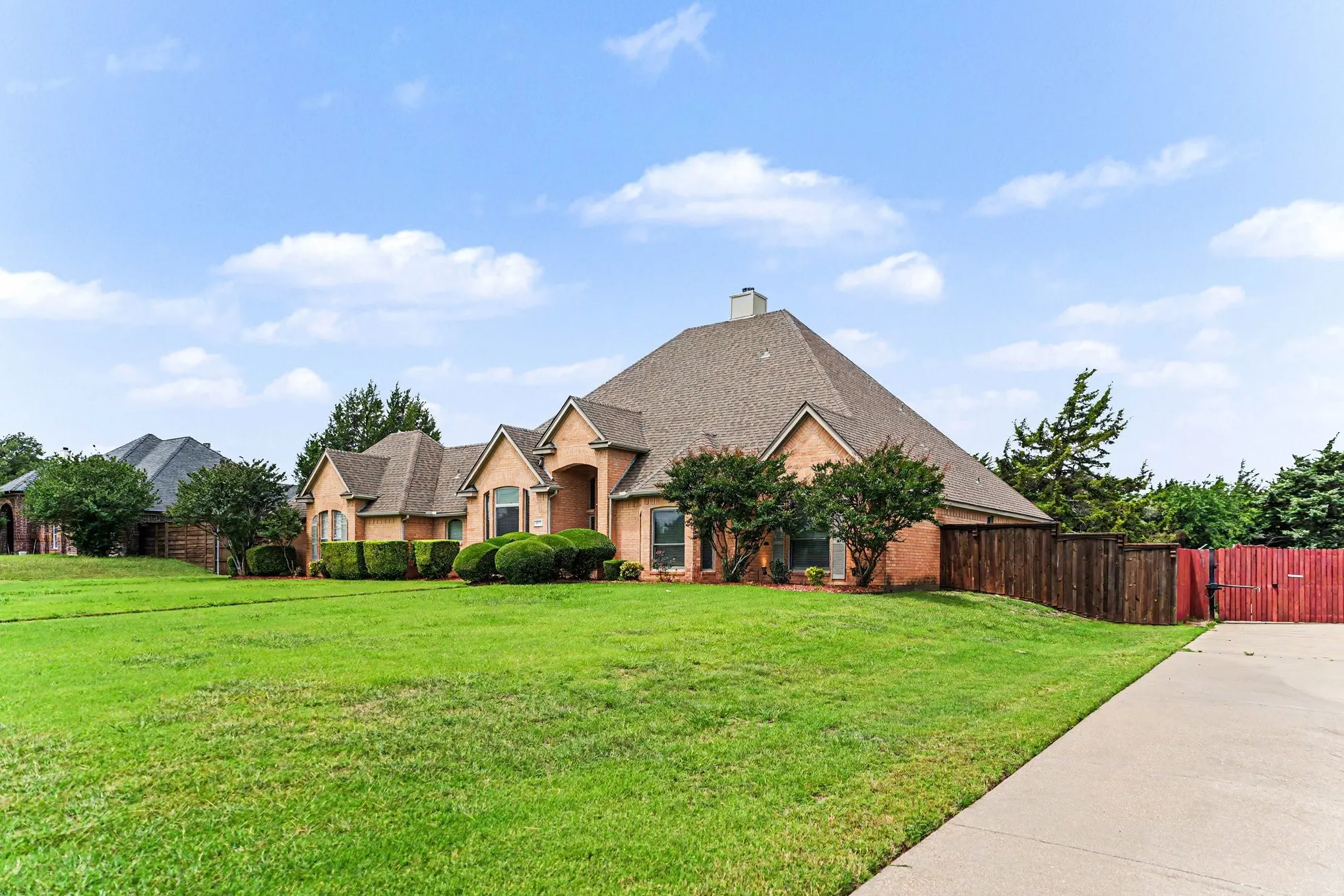 Single Family Residence For Sale in Ellis County , 3951 Joe Wilson Road, Midlothian, Texas 76065, 3 Bedrooms, 3 Bathrooms, 2 Garage spaces, 2,466 Sqft, built in 2000, Price $545,000, mls#21284032, Real Estate Agent in Midlothian, Homes For Sale in Ellis county, Homes For Sale in Midlothian, Realtor in Midlothian Texas, Real Estate Brokerage Independent Realty Texas, Luminita Cordes Realtor
