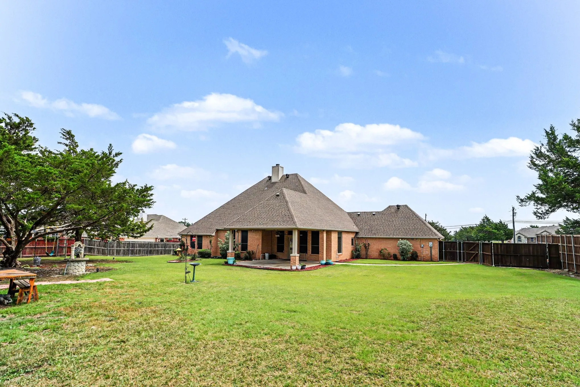 Single Family Residence For Sale in Ellis County , 3951 Joe Wilson Road, Midlothian, Texas 76065, 3 Bedrooms, 3 Bathrooms, 2 Garage spaces, 2,466 Sqft, built in 2000, Price $545,000, mls#21284032, Real Estate Agent in Midlothian, Homes For Sale in Ellis county, Homes For Sale in Midlothian, Realtor in Midlothian Texas, Real Estate Brokerage Independent Realty Texas, Luminita Cordes Realtor