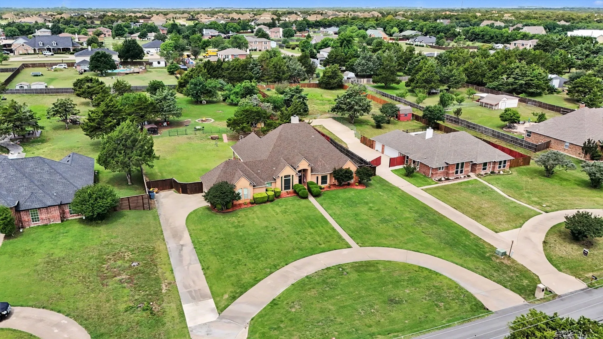 Single Family Residence For Sale in Ellis County , 3951 Joe Wilson Road, Midlothian, Texas 76065, 3 Bedrooms, 3 Bathrooms, 2 Garage spaces, 2,466 Sqft, built in 2000, Price $545,000, mls#21284032, Real Estate Agent in Midlothian, Homes For Sale in Ellis county, Homes For Sale in Midlothian, Realtor in Midlothian Texas, Real Estate Brokerage Independent Realty Texas, Luminita Cordes Realtor
