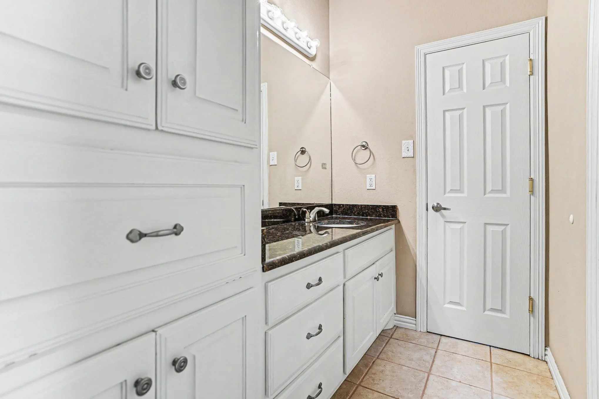 Single Family Residence For Sale in Ellis County , 3951 Joe Wilson Road, Midlothian, Texas 76065, 3 Bedrooms, 3 Bathrooms, 2 Garage spaces, 2,466 Sqft, built in 2000, Price $545,000, mls#21284032, Real Estate Agent in Midlothian, Homes For Sale in Ellis county, Homes For Sale in Midlothian, Realtor in Midlothian Texas, Real Estate Brokerage Independent Realty Texas, Luminita Cordes Realtor
