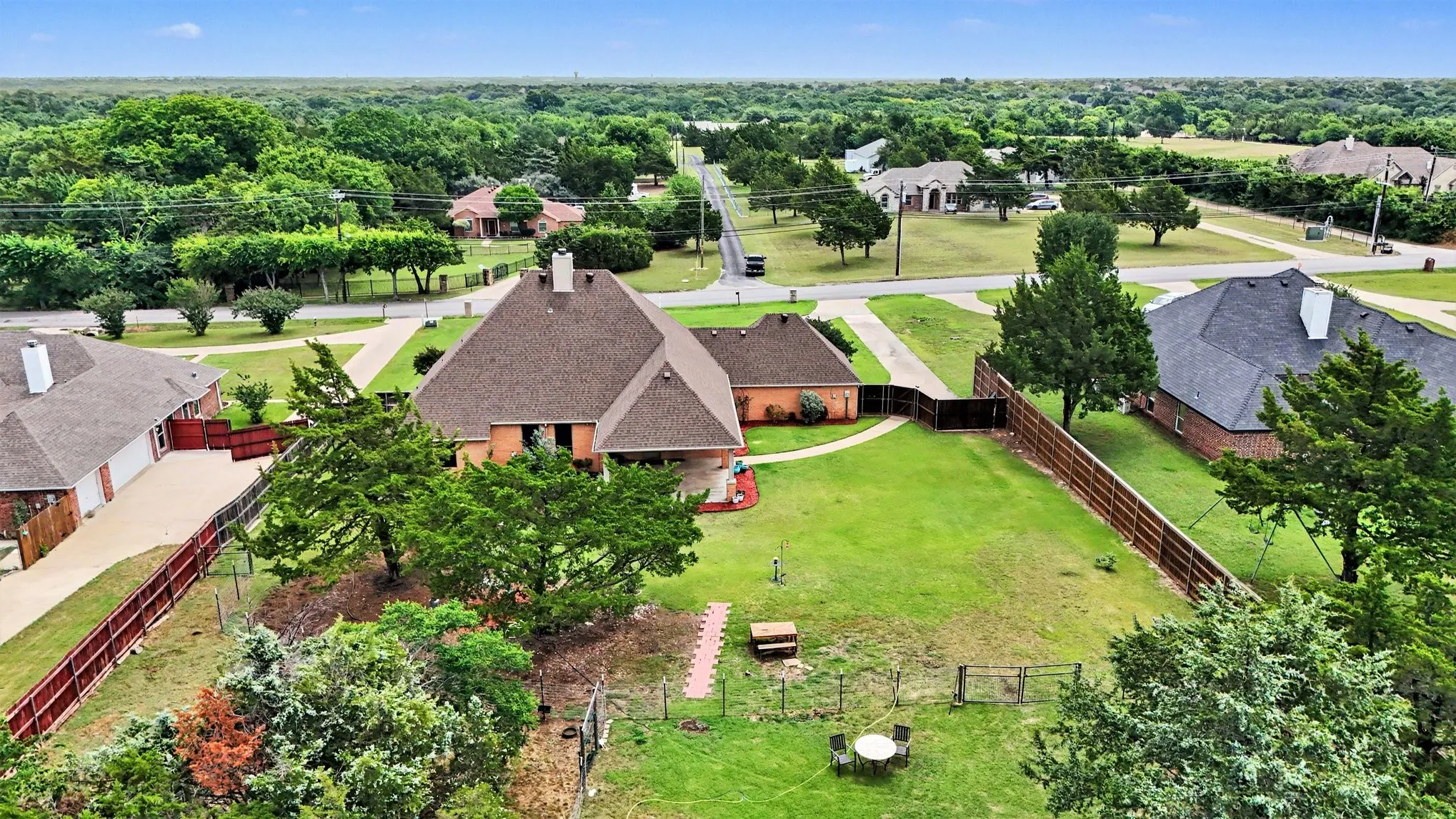 Single Family Residence For Sale in Ellis County , 3951 Joe Wilson Road, Midlothian, Texas 76065, 3 Bedrooms, 3 Bathrooms, 2 Garage spaces, 2,466 Sqft, built in 2000, Price $545,000, mls#21284032, Real Estate Agent in Midlothian, Homes For Sale in Ellis county, Homes For Sale in Midlothian, Realtor in Midlothian Texas, Real Estate Brokerage Independent Realty Texas, Luminita Cordes Realtor