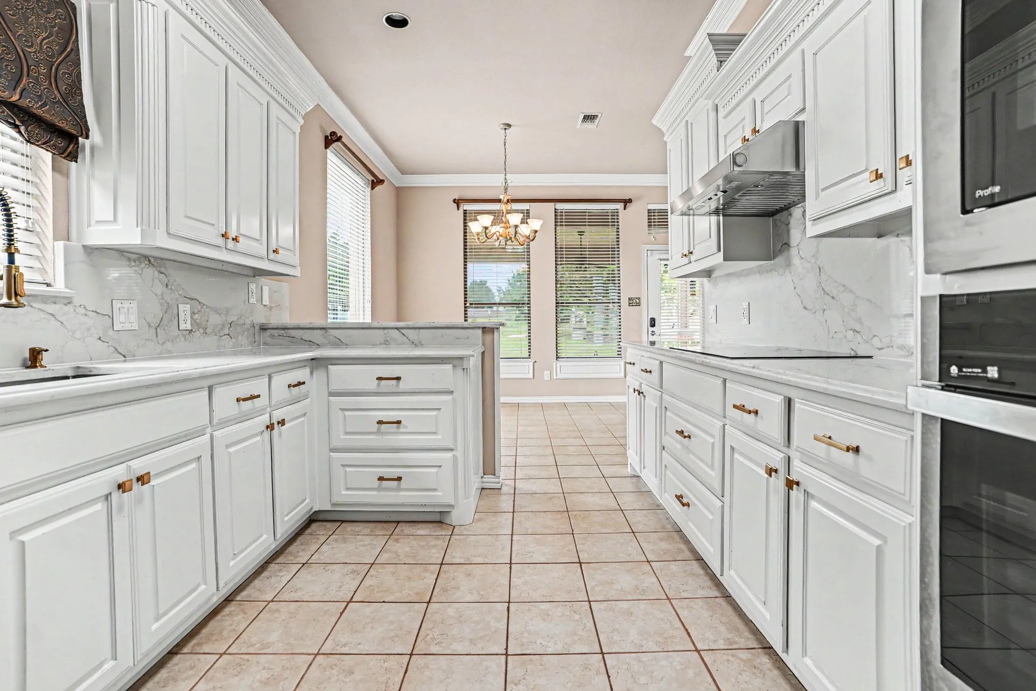 Single Family Residence For Sale in Ellis County , 3951 Joe Wilson Road, Midlothian, Texas 76065, 3 Bedrooms, 3 Bathrooms, 2 Garage spaces, 2,466 Sqft, built in 2000, Price $545,000, mls#21284032, Real Estate Agent in Midlothian, Homes For Sale in Ellis county, Homes For Sale in Midlothian, Realtor in Midlothian Texas, Real Estate Brokerage Independent Realty Texas, Luminita Cordes Realtor