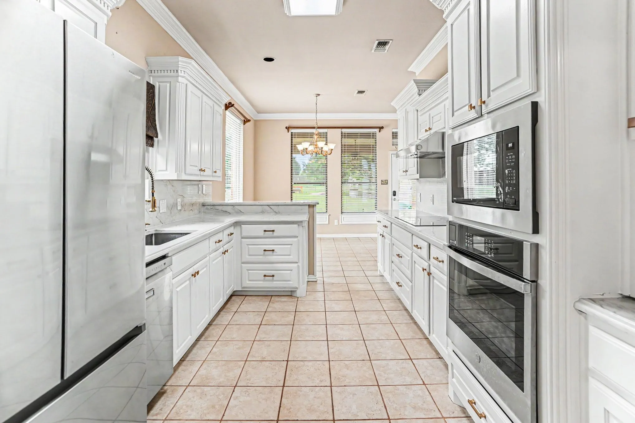 Single Family Residence For Sale in Ellis County , 3951 Joe Wilson Road, Midlothian, Texas 76065, 3 Bedrooms, 3 Bathrooms, 2 Garage spaces, 2,466 Sqft, built in 2000, Price $545,000, mls#21284032, Real Estate Agent in Midlothian, Homes For Sale in Ellis county, Homes For Sale in Midlothian, Realtor in Midlothian Texas, Real Estate Brokerage Independent Realty Texas, Luminita Cordes Realtor