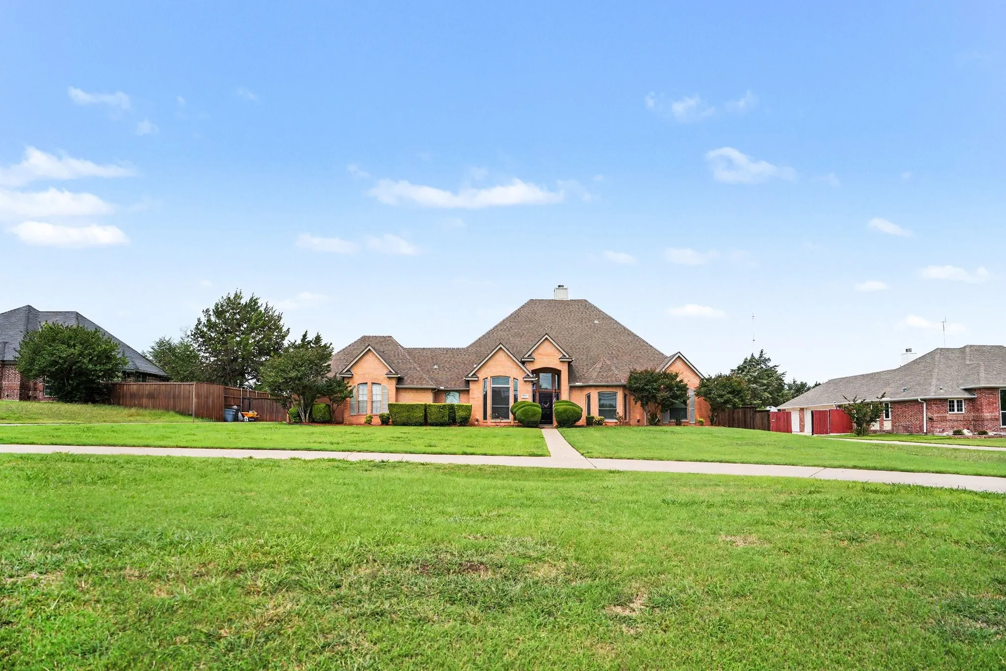 Single Family Residence For Sale in Ellis County , 3951 Joe Wilson Road, Midlothian, Texas 76065, 3 Bedrooms, 3 Bathrooms, 2 Garage spaces, 2,466 Sqft, built in 2000, Price $545,000, mls#21284032, Real Estate Agent in Midlothian, Homes For Sale in Ellis county, Homes For Sale in Midlothian, Realtor in Midlothian Texas, Real Estate Brokerage Independent Realty Texas, Luminita Cordes Realtor