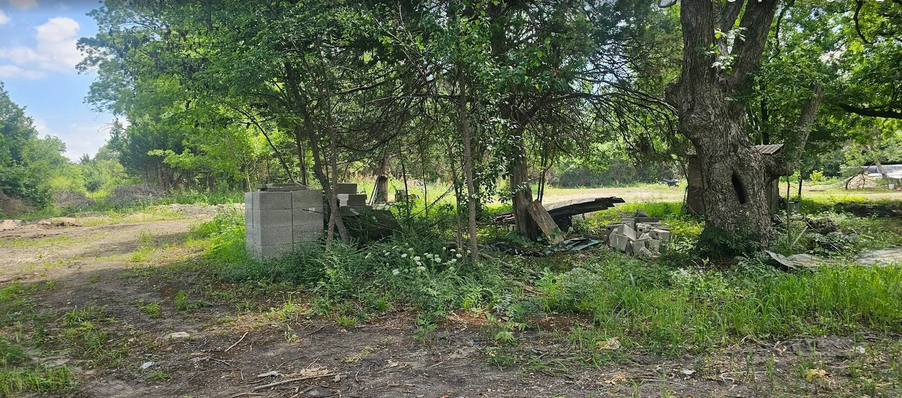Single Family Residence For Sale in Dallas County , 837 W Gross Street, Mesquite, Texas 75149, 2 Bedrooms, 2 Bathrooms, Garage spaces, 604 Sqft, built in 1954, Price $1,100,000, mls#21286238, Real Estate Agent in Mesquite, Homes For Sale in Dallas county, Homes For Sale in Mesquite, Realtor in Mesquite Texas, Real Estate Brokerage Independent Realty Texas, Luminita Cordes Realtor