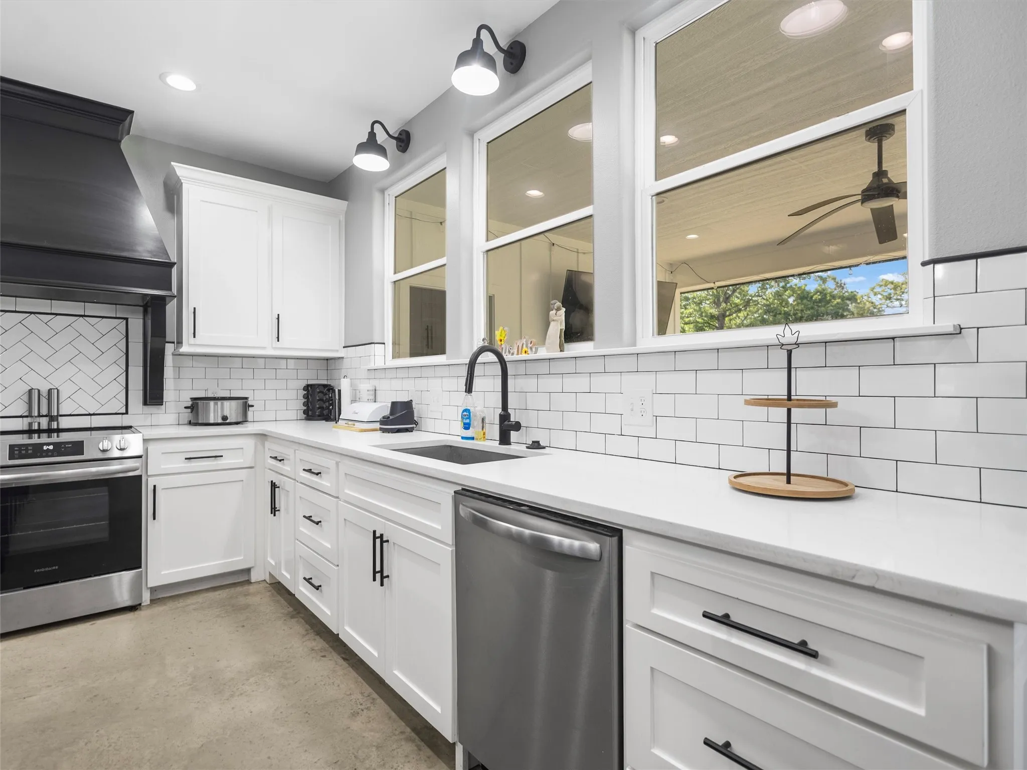 Single Family Residence For Sale in Upshur County , 1562 N Willow Oak Road, Gladewater, Texas 75647, 3 Bedrooms, 2 Bathrooms, 2 Garage spaces, 1,749 Sqft, built in 2024, Price $399,900, mls#21286247, Real Estate Agent in Gladewater, Homes For Sale in Upshur county, Homes For Sale in Gladewater, Realtor in Gladewater Texas, Real Estate Brokerage Independent Realty Texas, Luminita Cordes Realtor