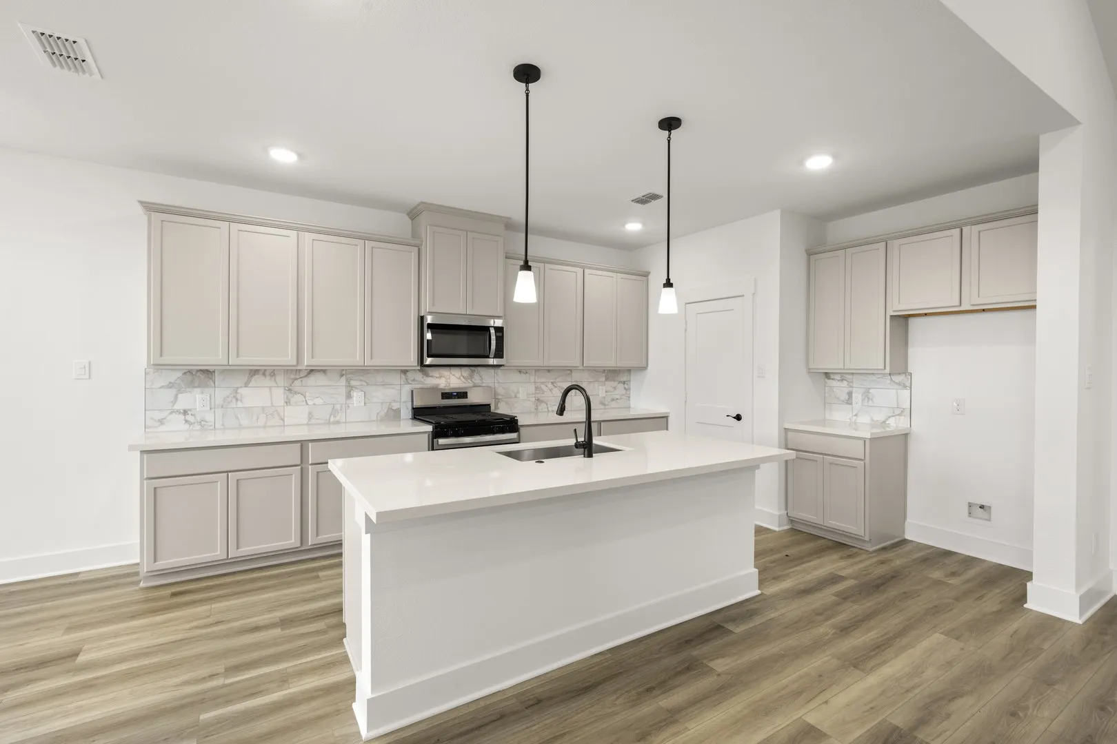 9116 Kansas Pacific- Kitchen-2