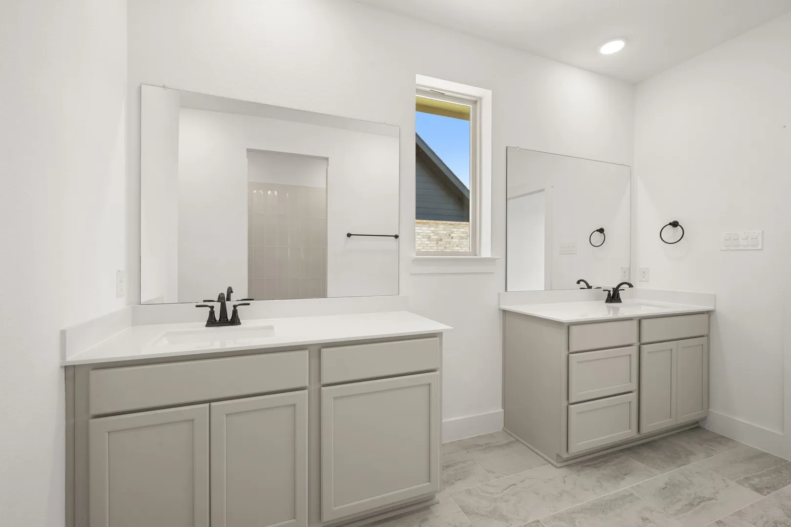 9116 Kansas Pacific- Primary Suite-2