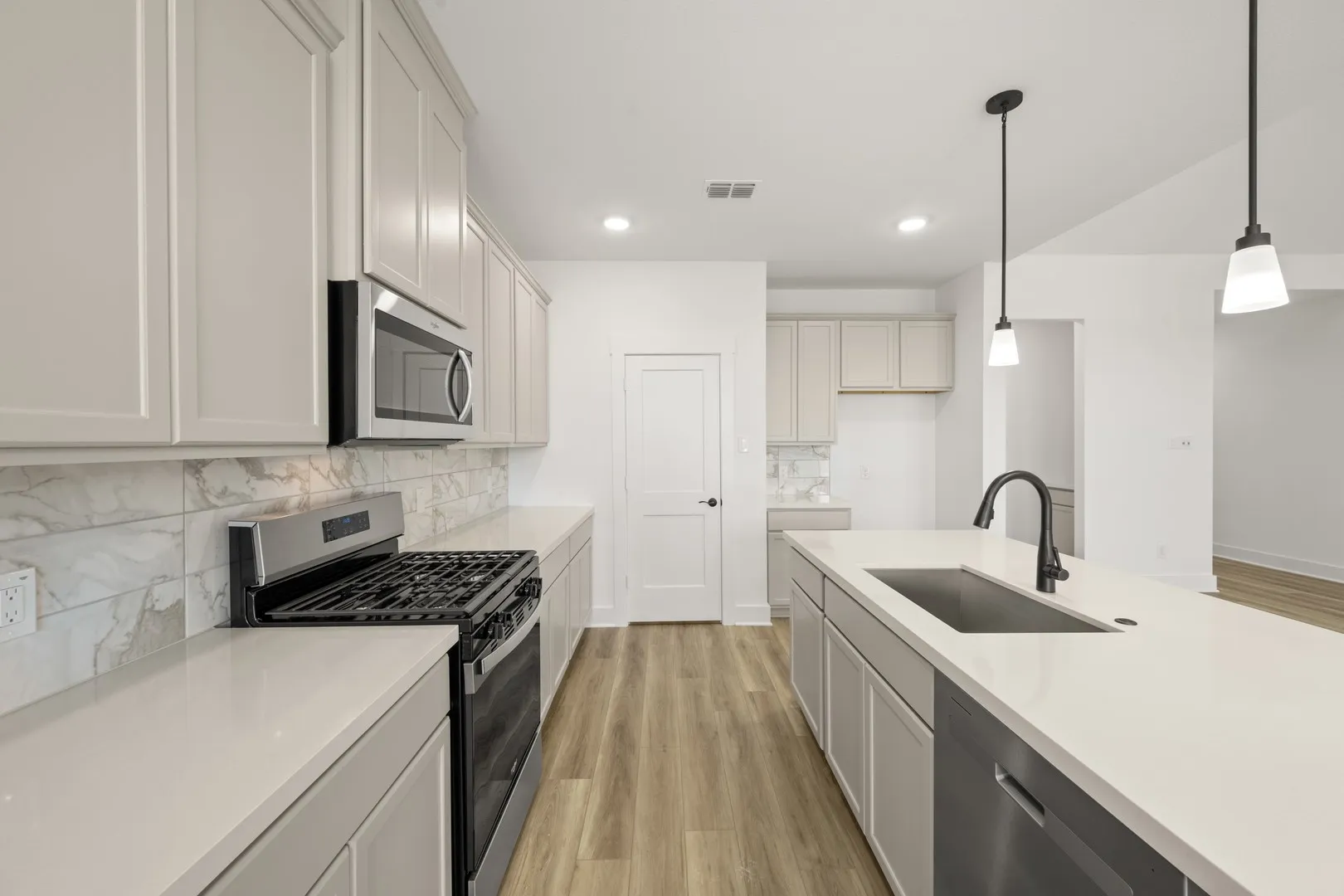 9116 Kansas Pacific- Kitchen-3