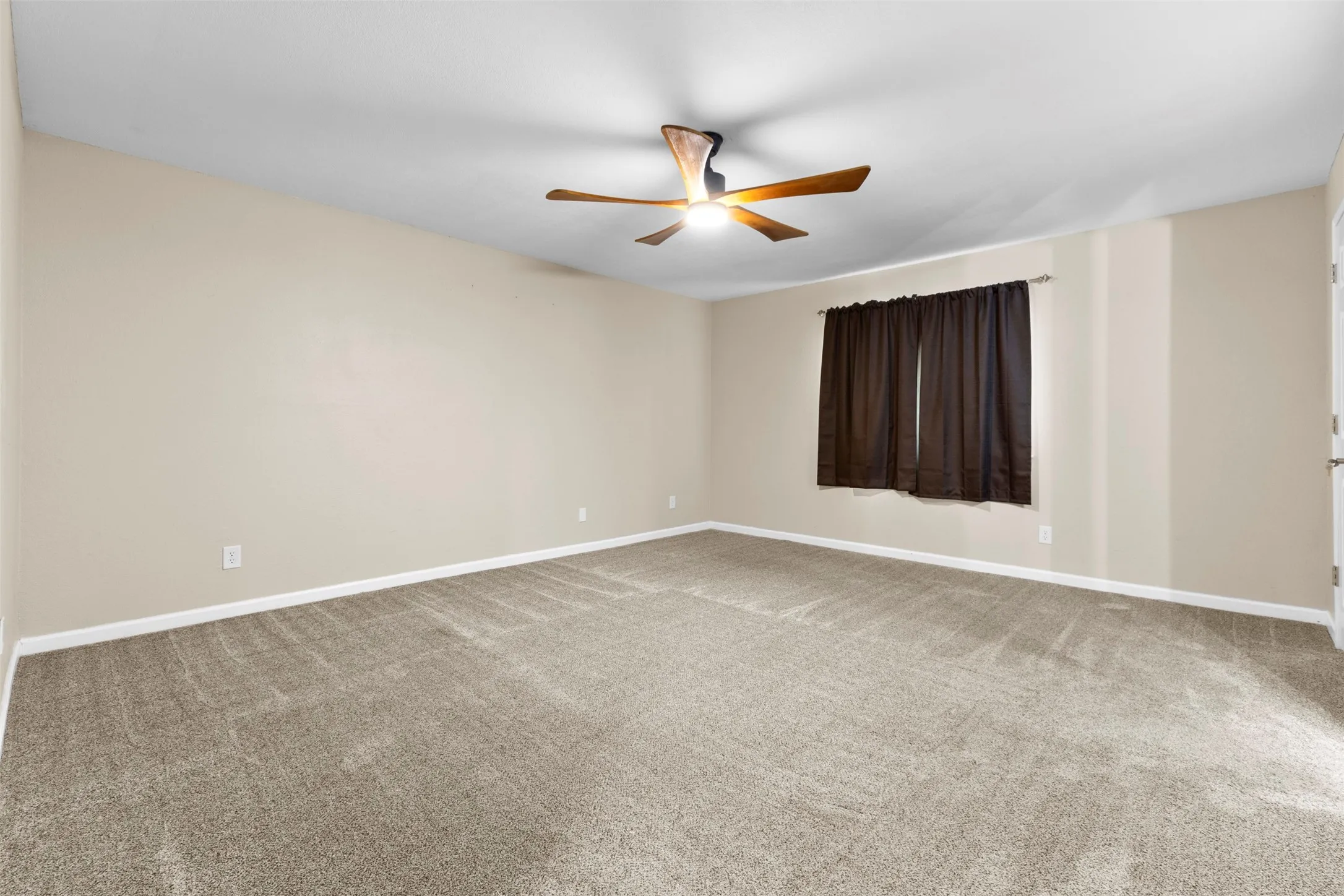 Single Family Residence For Sale in Tarrant County , 4108 Cypress Springs Drive, Arlington, Texas 76001, 3 Bedroom, 2 Bathroom, 2 Garage spaces, 1,710 Sqft, built in 1983, mls#21286231, Real Estate Agent in Arlington, Homes For Sale in Tarrant county, Homes For Sale in Arlington, Realtor in Arlington Texas, Real Estate Brokerage Independent Realty Texas, Luminita Cordes Realtor