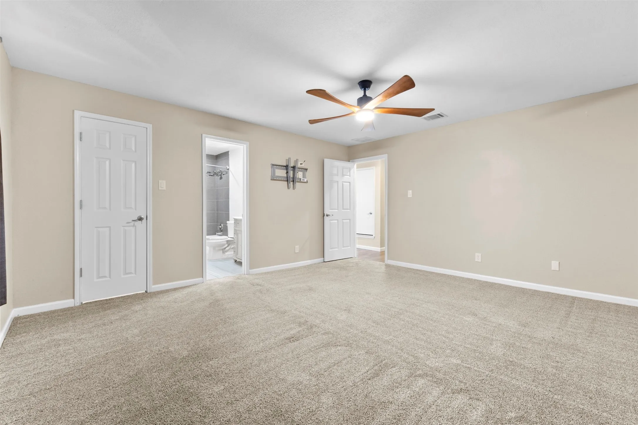 Single Family Residence For Sale in Tarrant County , 4108 Cypress Springs Drive, Arlington, Texas 76001, 3 Bedroom, 2 Bathroom, 2 Garage spaces, 1,710 Sqft, built in 1983, mls#21286231, Real Estate Agent in Arlington, Homes For Sale in Tarrant county, Homes For Sale in Arlington, Realtor in Arlington Texas, Real Estate Brokerage Independent Realty Texas, Luminita Cordes Realtor