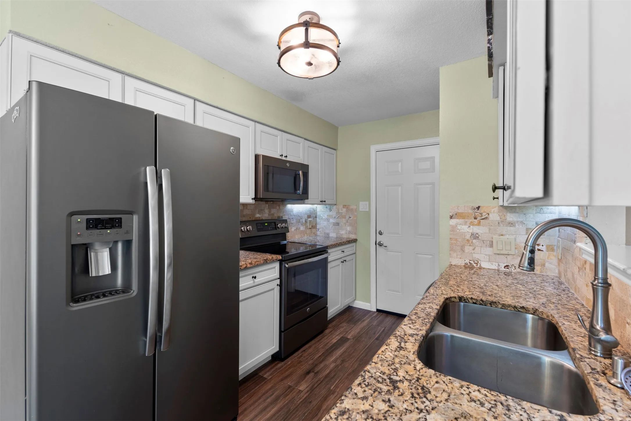 Single Family Residence For Sale in Tarrant County , 4108 Cypress Springs Drive, Arlington, Texas 76001, 3 Bedroom, 2 Bathroom, 2 Garage spaces, 1,710 Sqft, built in 1983, mls#21286231, Real Estate Agent in Arlington, Homes For Sale in Tarrant county, Homes For Sale in Arlington, Realtor in Arlington Texas, Real Estate Brokerage Independent Realty Texas, Luminita Cordes Realtor