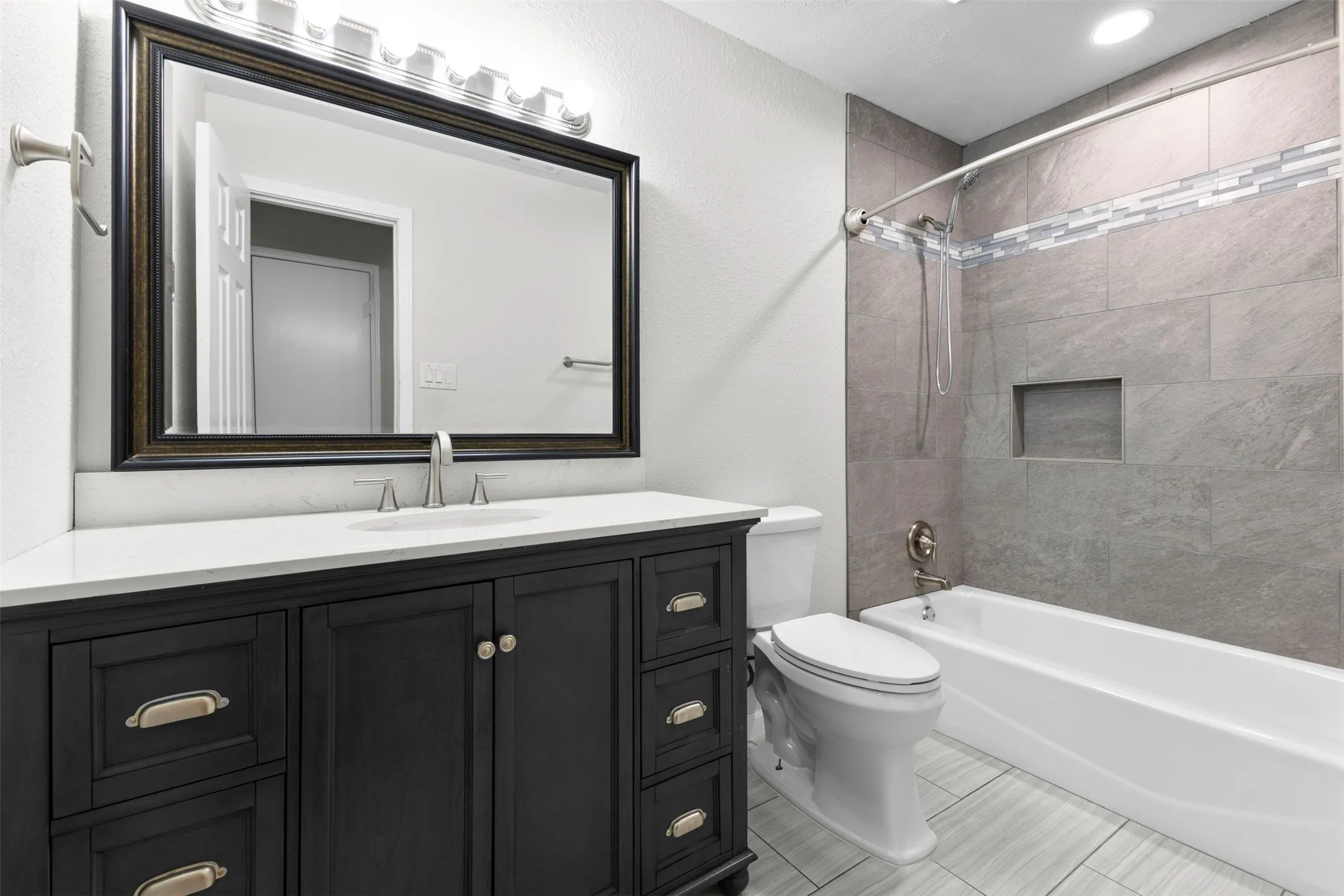Single Family Residence For Sale in Tarrant County , 4108 Cypress Springs Drive, Arlington, Texas 76001, 3 Bedroom, 2 Bathroom, 2 Garage spaces, 1,710 Sqft, built in 1983, mls#21286231, Real Estate Agent in Arlington, Homes For Sale in Tarrant county, Homes For Sale in Arlington, Realtor in Arlington Texas, Real Estate Brokerage Independent Realty Texas, Luminita Cordes Realtor