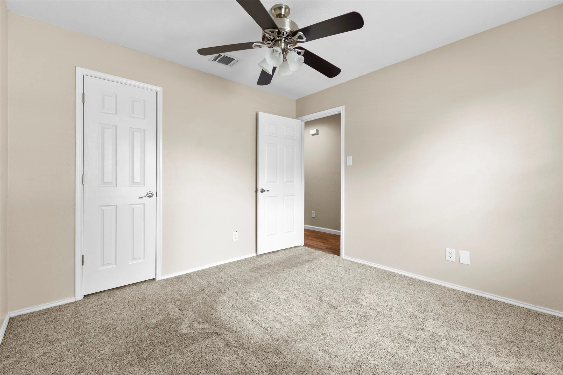 Single Family Residence For Sale in Tarrant County , 4108 Cypress Springs Drive, Arlington, Texas 76001, 3 Bedroom, 2 Bathroom, 2 Garage spaces, 1,710 Sqft, built in 1983, mls#21286231, Real Estate Agent in Arlington, Homes For Sale in Tarrant county, Homes For Sale in Arlington, Realtor in Arlington Texas, Real Estate Brokerage Independent Realty Texas, Luminita Cordes Realtor