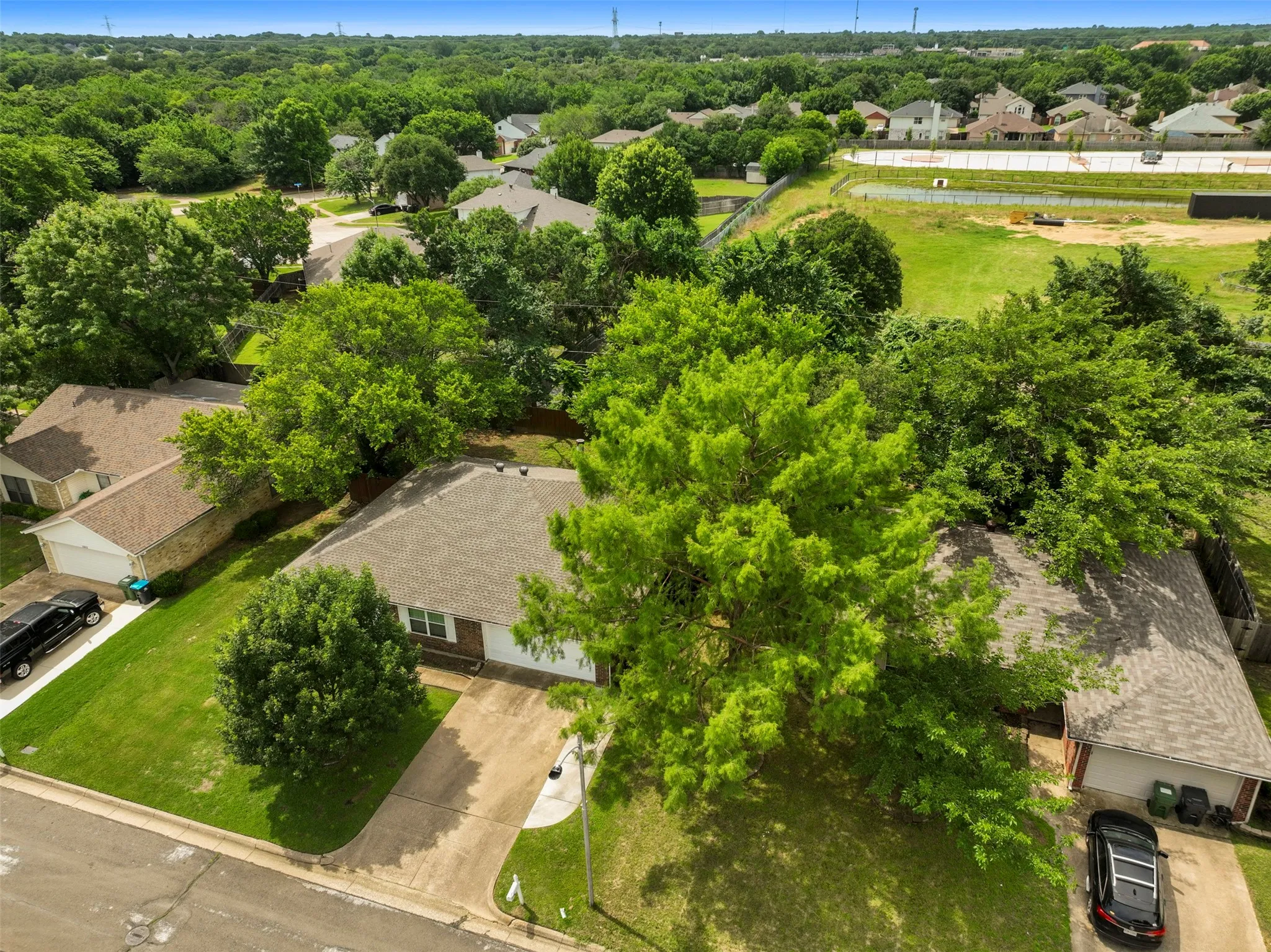 Single Family Residence For Sale in Tarrant County , 4108 Cypress Springs Drive, Arlington, Texas 76001, 3 Bedroom, 2 Bathroom, 2 Garage spaces, 1,710 Sqft, built in 1983, mls#21286231, Real Estate Agent in Arlington, Homes For Sale in Tarrant county, Homes For Sale in Arlington, Realtor in Arlington Texas, Real Estate Brokerage Independent Realty Texas, Luminita Cordes Realtor