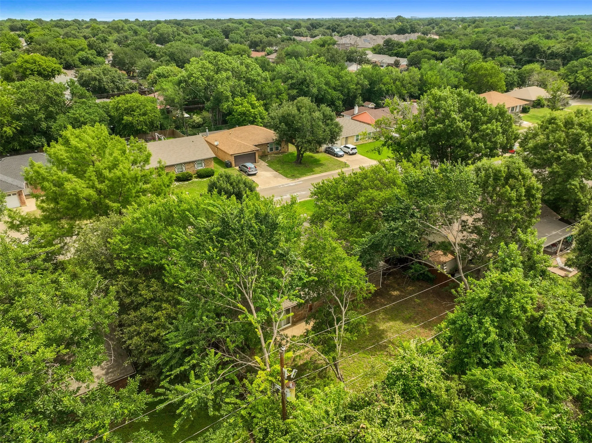 Single Family Residence For Sale in Tarrant County , 4108 Cypress Springs Drive, Arlington, Texas 76001, 3 Bedroom, 2 Bathroom, 2 Garage spaces, 1,710 Sqft, built in 1983, mls#21286231, Real Estate Agent in Arlington, Homes For Sale in Tarrant county, Homes For Sale in Arlington, Realtor in Arlington Texas, Real Estate Brokerage Independent Realty Texas, Luminita Cordes Realtor