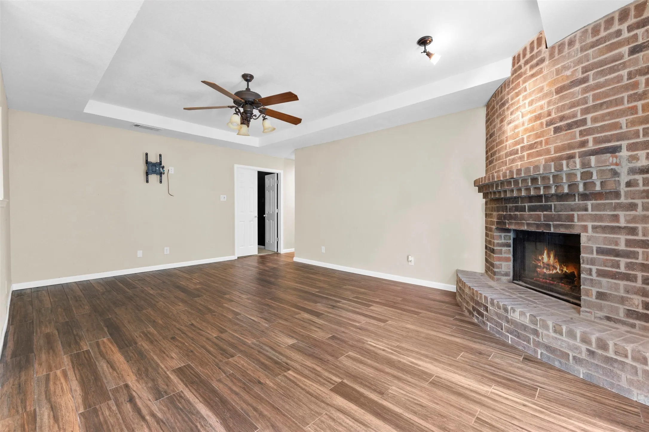 Single Family Residence For Sale in Tarrant County , 4108 Cypress Springs Drive, Arlington, Texas 76001, 3 Bedroom, 2 Bathroom, 2 Garage spaces, 1,710 Sqft, built in 1983, mls#21286231, Real Estate Agent in Arlington, Homes For Sale in Tarrant county, Homes For Sale in Arlington, Realtor in Arlington Texas, Real Estate Brokerage Independent Realty Texas, Luminita Cordes Realtor