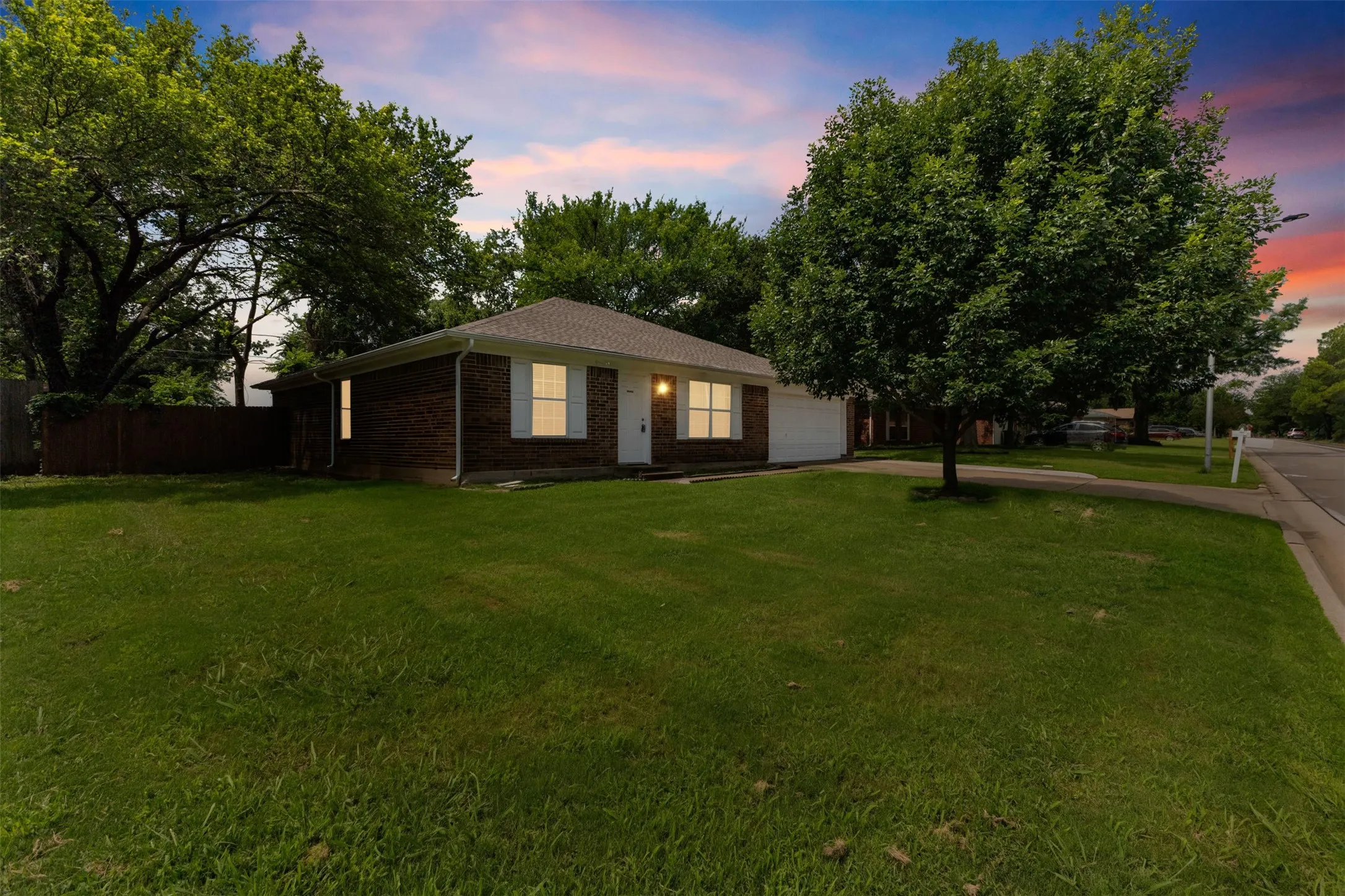 Single Family Residence For Sale in Tarrant County , 4108 Cypress Springs Drive, Arlington, Texas 76001, 3 Bedroom, 2 Bathroom, 2 Garage spaces, 1,710 Sqft, built in 1983, mls#21286231, Real Estate Agent in Arlington, Homes For Sale in Tarrant county, Homes For Sale in Arlington, Realtor in Arlington Texas, Real Estate Brokerage Independent Realty Texas, Luminita Cordes Realtor