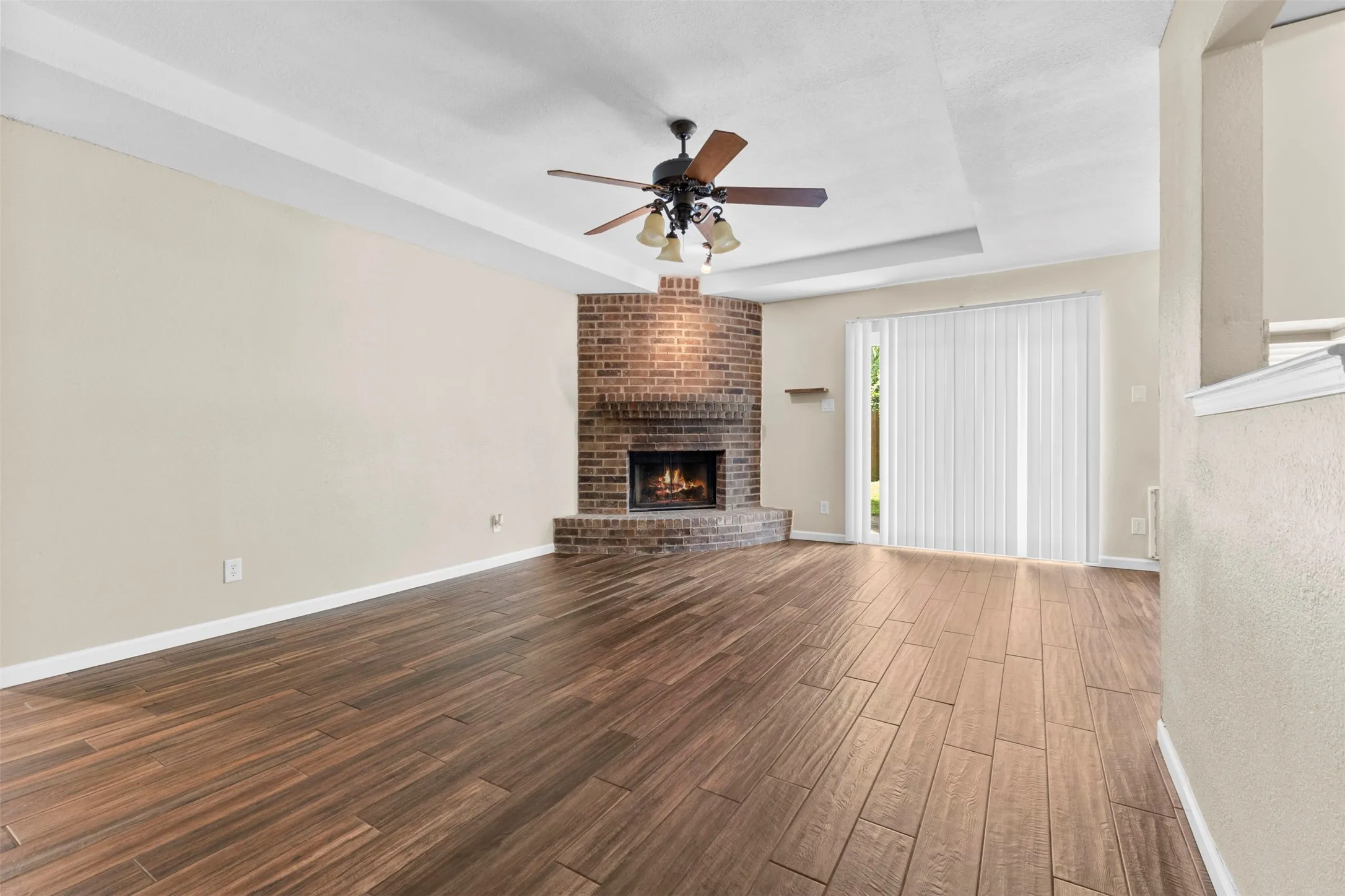 Single Family Residence For Sale in Tarrant County , 4108 Cypress Springs Drive, Arlington, Texas 76001, 3 Bedroom, 2 Bathroom, 2 Garage spaces, 1,710 Sqft, built in 1983, mls#21286231, Real Estate Agent in Arlington, Homes For Sale in Tarrant county, Homes For Sale in Arlington, Realtor in Arlington Texas, Real Estate Brokerage Independent Realty Texas, Luminita Cordes Realtor