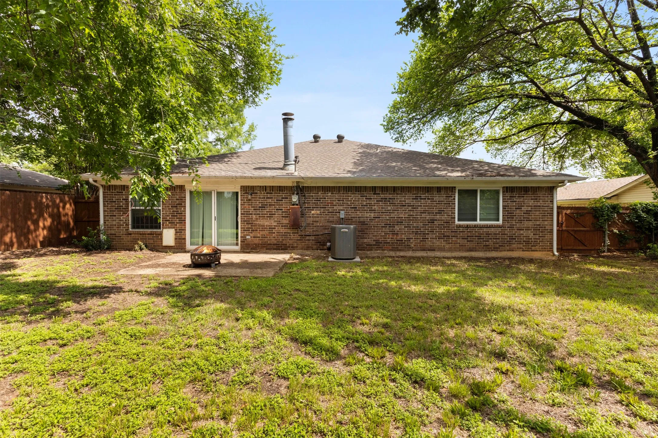 Single Family Residence For Sale in Tarrant County , 4108 Cypress Springs Drive, Arlington, Texas 76001, 3 Bedroom, 2 Bathroom, 2 Garage spaces, 1,710 Sqft, built in 1983, mls#21286231, Real Estate Agent in Arlington, Homes For Sale in Tarrant county, Homes For Sale in Arlington, Realtor in Arlington Texas, Real Estate Brokerage Independent Realty Texas, Luminita Cordes Realtor