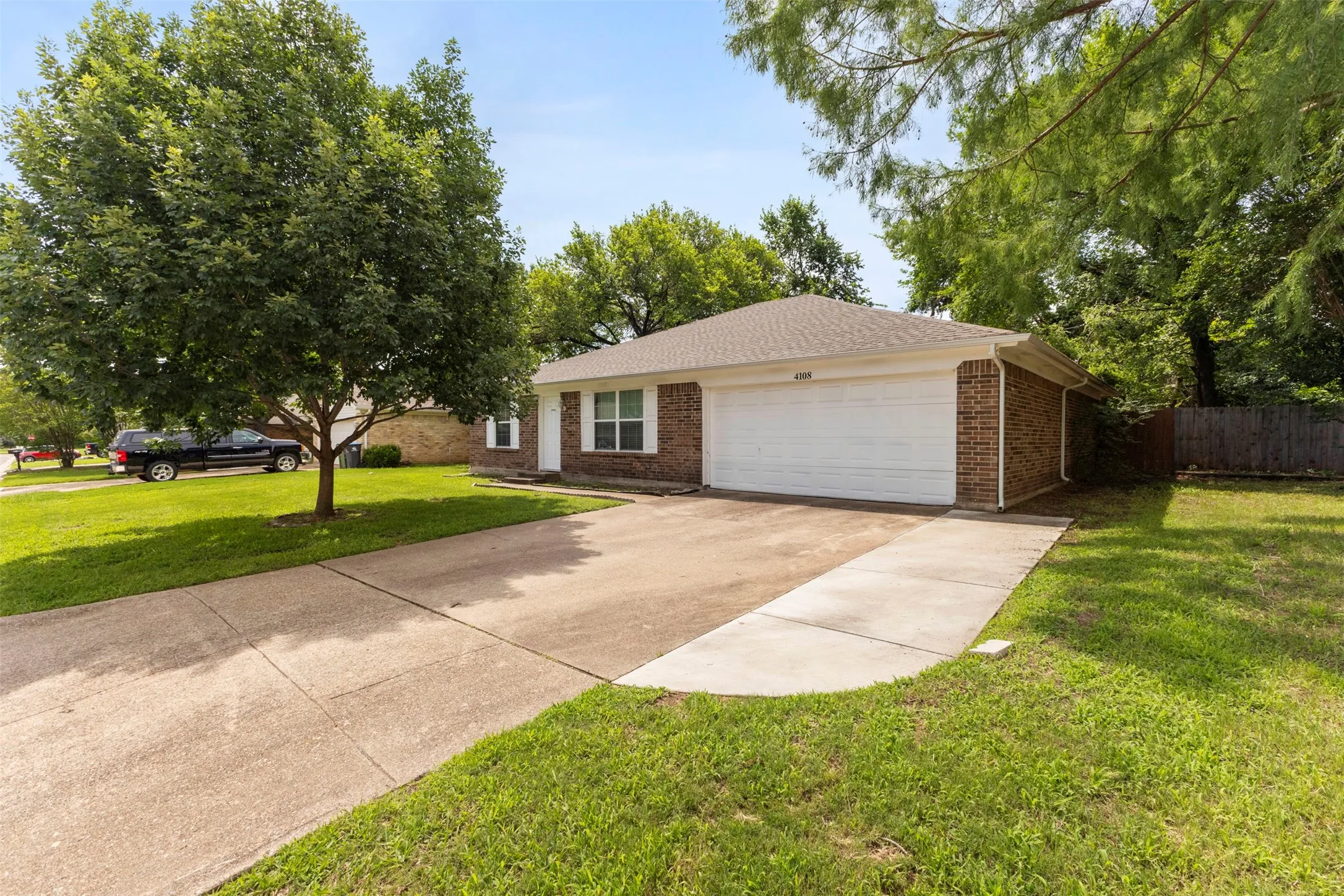 Single Family Residence For Sale in Tarrant County , 4108 Cypress Springs Drive, Arlington, Texas 76001, 3 Bedroom, 2 Bathroom, 2 Garage spaces, 1,710 Sqft, built in 1983, mls#21286231, Real Estate Agent in Arlington, Homes For Sale in Tarrant county, Homes For Sale in Arlington, Realtor in Arlington Texas, Real Estate Brokerage Independent Realty Texas, Luminita Cordes Realtor