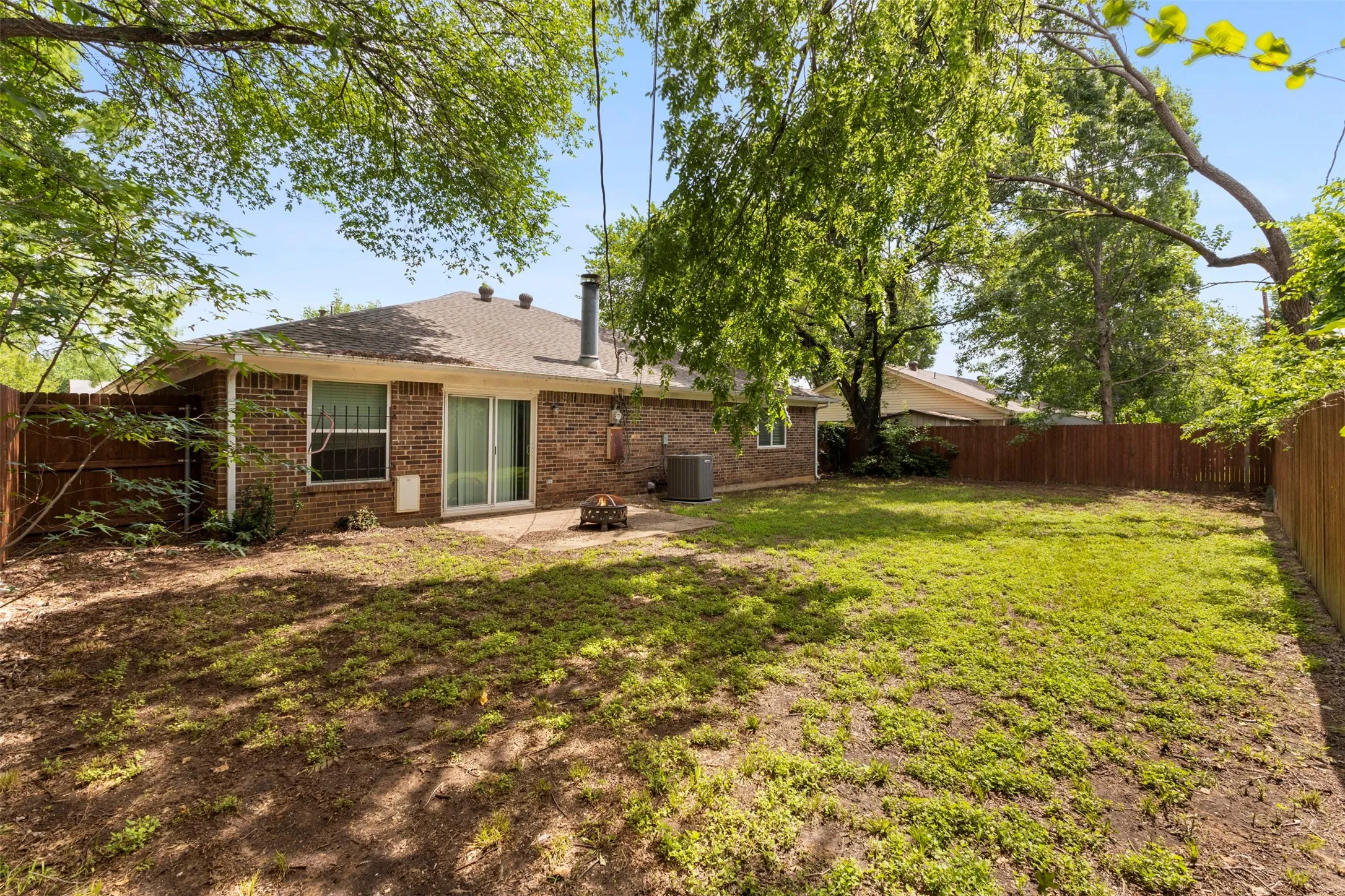 Single Family Residence For Sale in Tarrant County , 4108 Cypress Springs Drive, Arlington, Texas 76001, 3 Bedroom, 2 Bathroom, 2 Garage spaces, 1,710 Sqft, built in 1983, mls#21286231, Real Estate Agent in Arlington, Homes For Sale in Tarrant county, Homes For Sale in Arlington, Realtor in Arlington Texas, Real Estate Brokerage Independent Realty Texas, Luminita Cordes Realtor