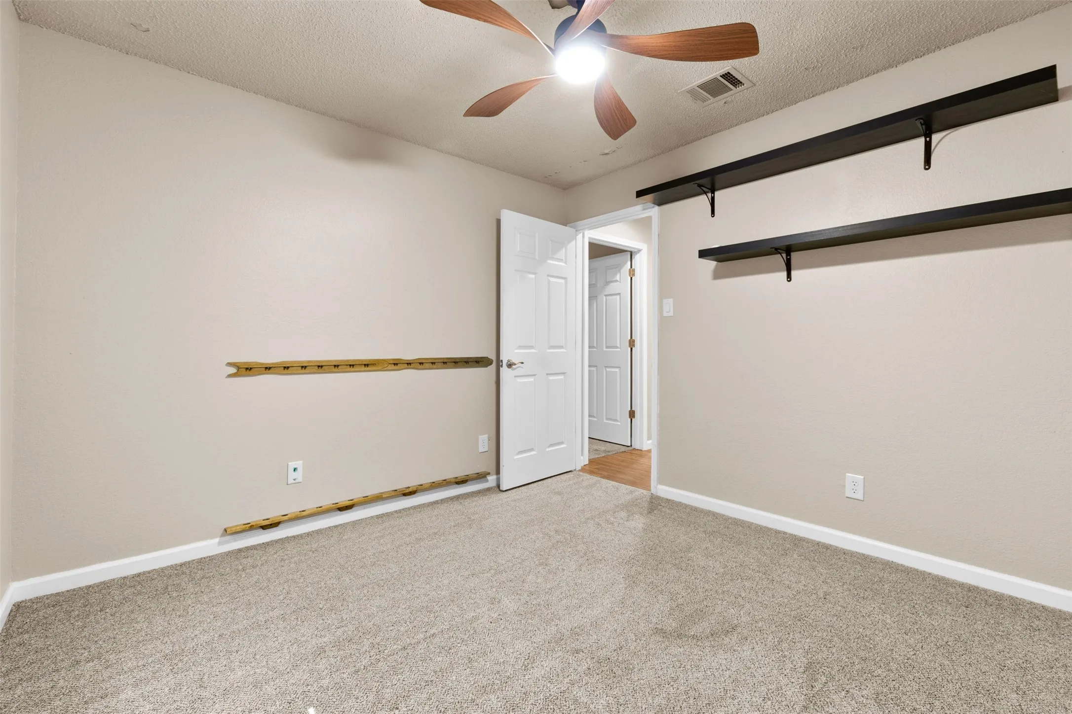 Single Family Residence For Sale in Tarrant County , 4108 Cypress Springs Drive, Arlington, Texas 76001, 3 Bedroom, 2 Bathroom, 2 Garage spaces, 1,710 Sqft, built in 1983, mls#21286231, Real Estate Agent in Arlington, Homes For Sale in Tarrant county, Homes For Sale in Arlington, Realtor in Arlington Texas, Real Estate Brokerage Independent Realty Texas, Luminita Cordes Realtor