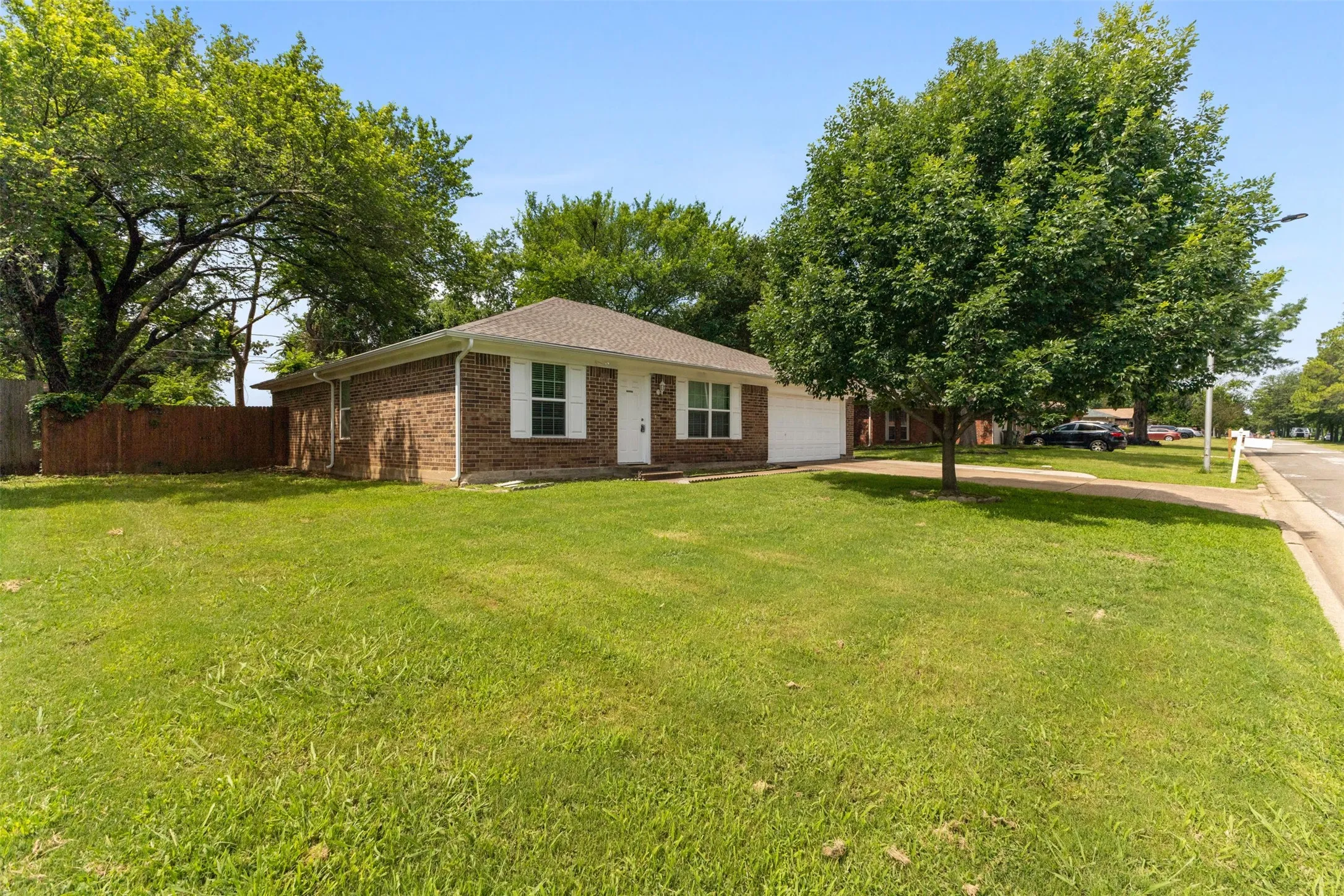 Single Family Residence For Sale in Tarrant County , 4108 Cypress Springs Drive, Arlington, Texas 76001, 3 Bedroom, 2 Bathroom, 2 Garage spaces, 1,710 Sqft, built in 1983, mls#21286231, Real Estate Agent in Arlington, Homes For Sale in Tarrant county, Homes For Sale in Arlington, Realtor in Arlington Texas, Real Estate Brokerage Independent Realty Texas, Luminita Cordes Realtor