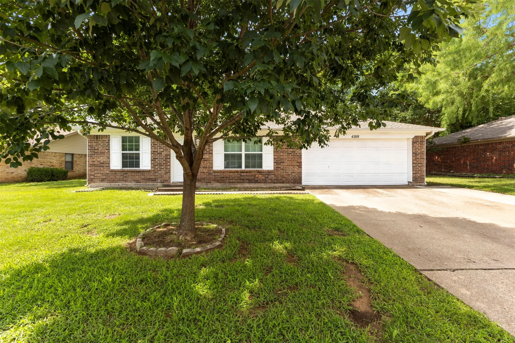 Single Family Residence For Sale in Tarrant County , 4108 Cypress Springs Drive, Arlington, Texas 76001, 3 Bedroom, 2 Bathroom, 2 Garage spaces, 1,710 Sqft, built in 1983, mls#21286231, Real Estate Agent in Arlington, Homes For Sale in Tarrant county, Homes For Sale in Arlington, Realtor in Arlington Texas, Real Estate Brokerage Independent Realty Texas, Luminita Cordes Realtor