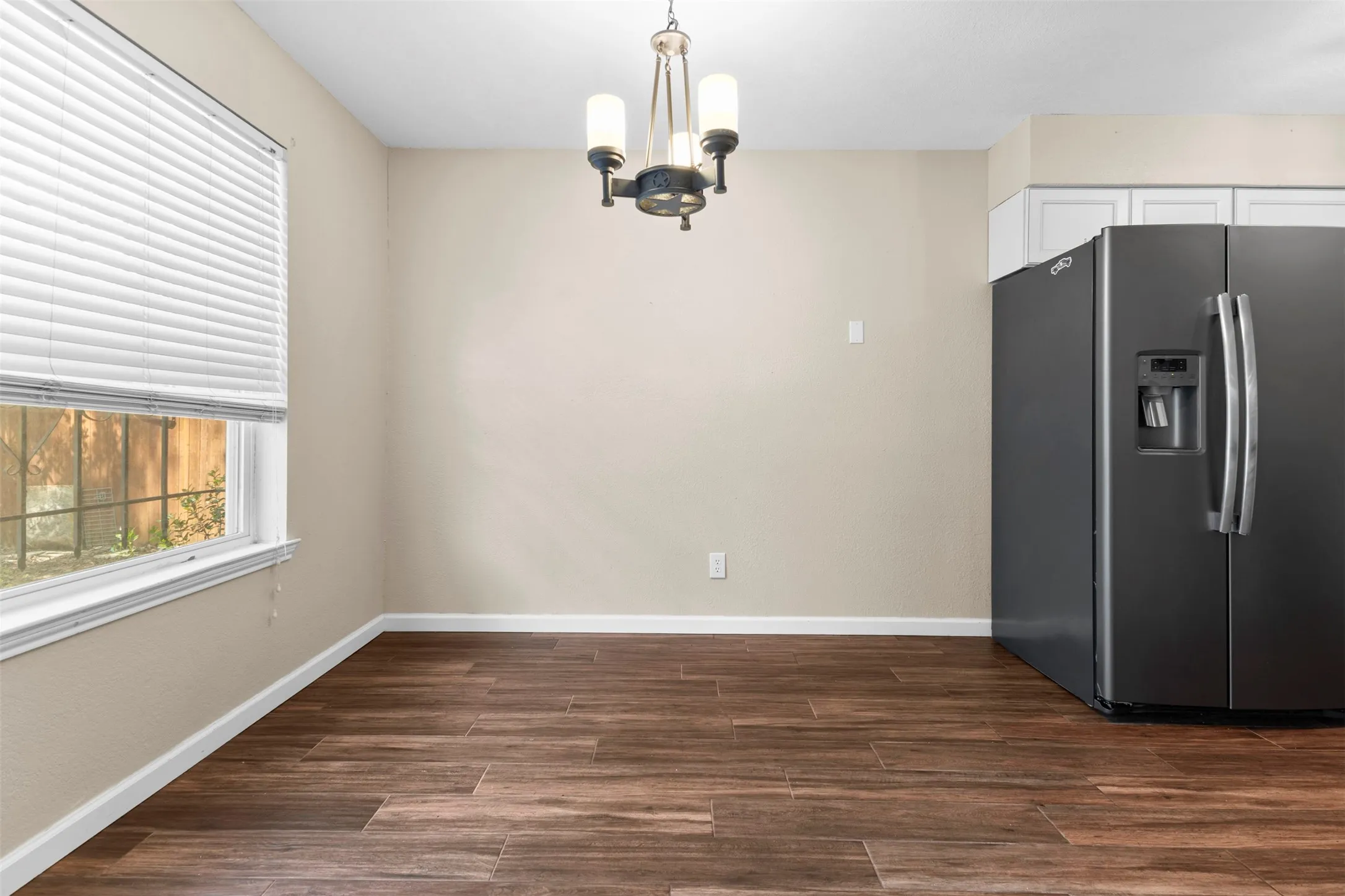 Single Family Residence For Sale in Tarrant County , 4108 Cypress Springs Drive, Arlington, Texas 76001, 3 Bedroom, 2 Bathroom, 2 Garage spaces, 1,710 Sqft, built in 1983, mls#21286231, Real Estate Agent in Arlington, Homes For Sale in Tarrant county, Homes For Sale in Arlington, Realtor in Arlington Texas, Real Estate Brokerage Independent Realty Texas, Luminita Cordes Realtor