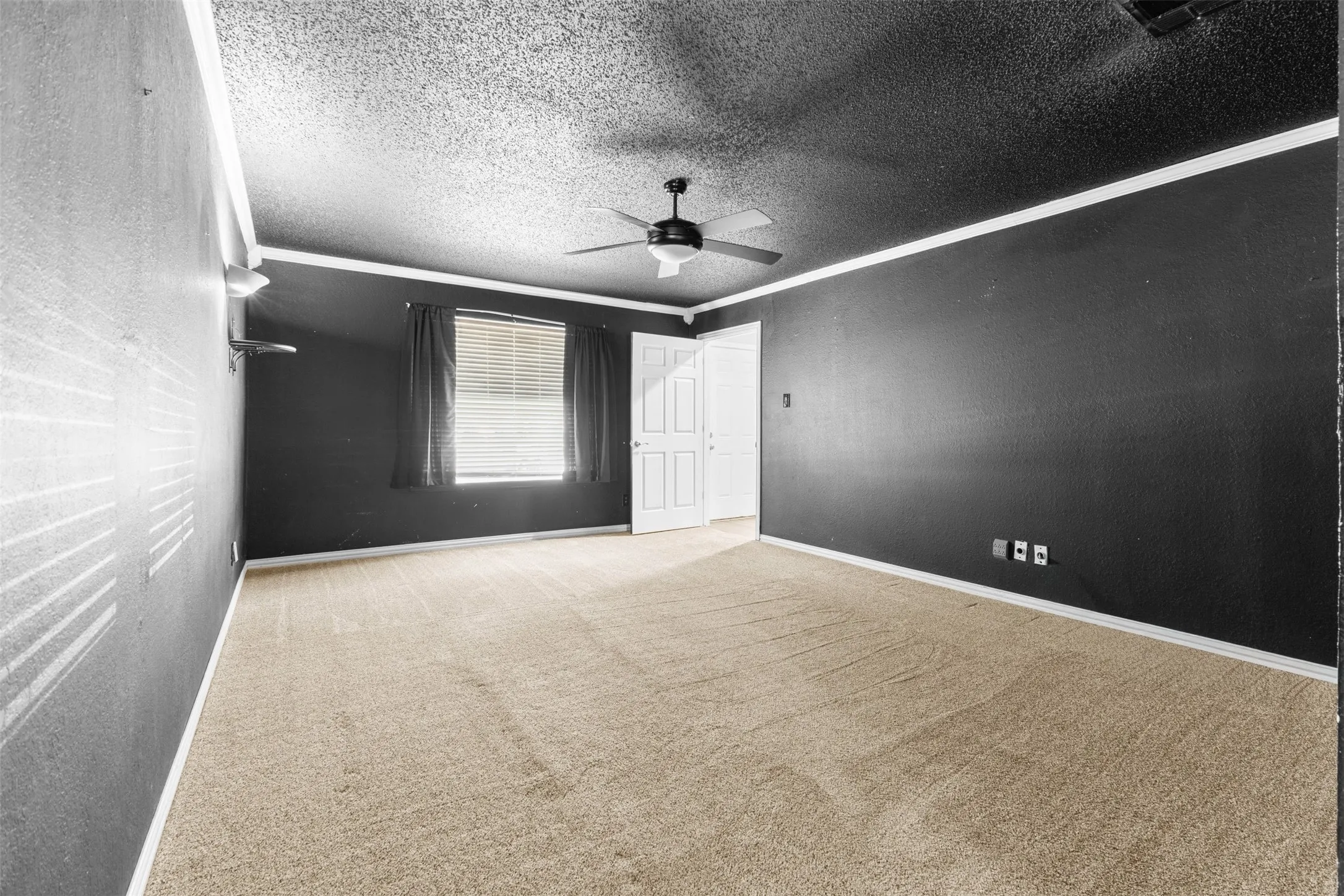 Single Family Residence For Sale in Tarrant County , 4108 Cypress Springs Drive, Arlington, Texas 76001, 3 Bedroom, 2 Bathroom, 2 Garage spaces, 1,710 Sqft, built in 1983, mls#21286231, Real Estate Agent in Arlington, Homes For Sale in Tarrant county, Homes For Sale in Arlington, Realtor in Arlington Texas, Real Estate Brokerage Independent Realty Texas, Luminita Cordes Realtor