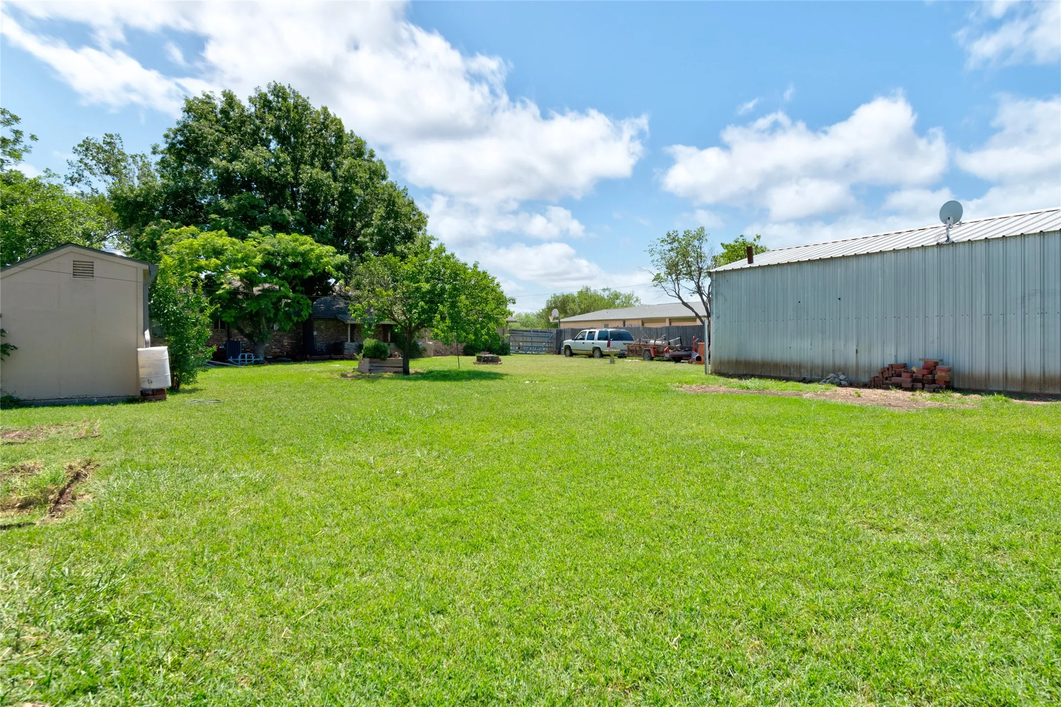 Single Family Residence For Sale in Taylor County , 1033 Wolfe Road A, Abilene, Texas 79602, 3 Bedroom, 2 Bathroom, 2 Garage spaces, 1,926 Sqft, built in 1983, mls#21285809, Real Estate Agent in Abilene, Homes For Sale in Taylor county, Homes For Sale in Abilene, Realtor in Abilene Texas, Real Estate Brokerage Independent Realty Texas, Luminita Cordes Realtor