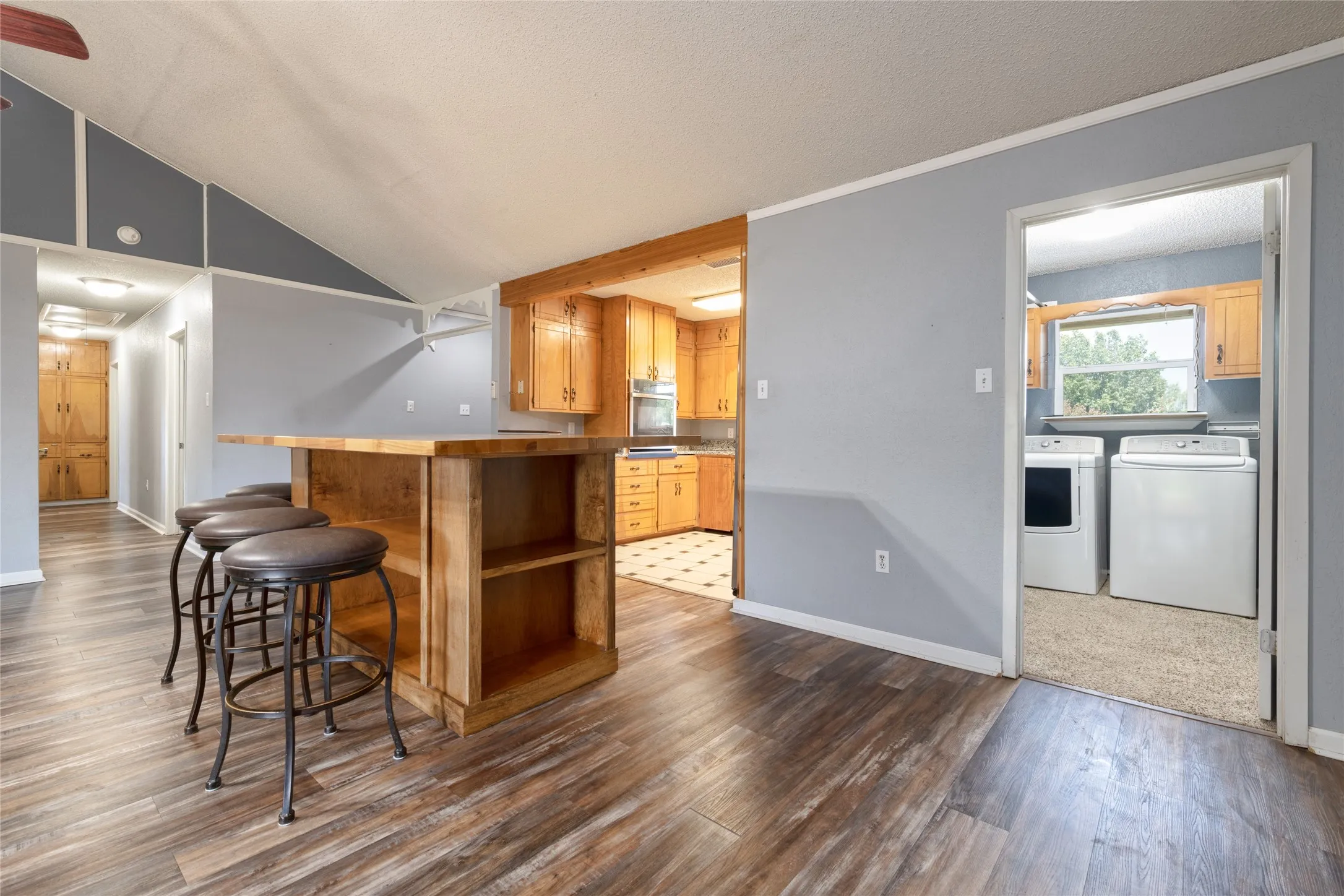 Single Family Residence For Sale in Taylor County , 1033 Wolfe Road A, Abilene, Texas 79602, 3 Bedroom, 2 Bathroom, 2 Garage spaces, 1,926 Sqft, built in 1983, mls#21285809, Real Estate Agent in Abilene, Homes For Sale in Taylor county, Homes For Sale in Abilene, Realtor in Abilene Texas, Real Estate Brokerage Independent Realty Texas, Luminita Cordes Realtor