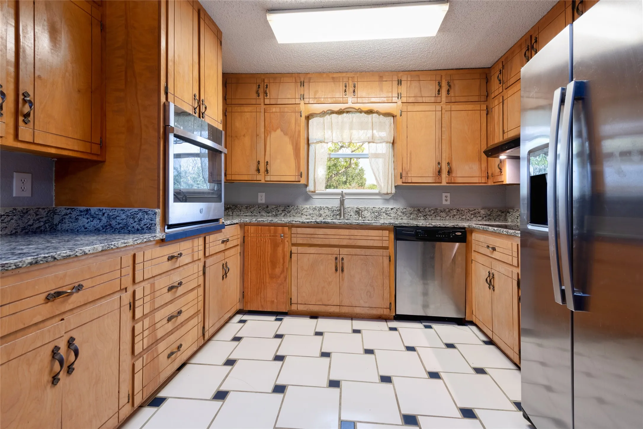 Single Family Residence For Sale in Taylor County , 1033 Wolfe Road A, Abilene, Texas 79602, 3 Bedroom, 2 Bathroom, 2 Garage spaces, 1,926 Sqft, built in 1983, mls#21285809, Real Estate Agent in Abilene, Homes For Sale in Taylor county, Homes For Sale in Abilene, Realtor in Abilene Texas, Real Estate Brokerage Independent Realty Texas, Luminita Cordes Realtor
