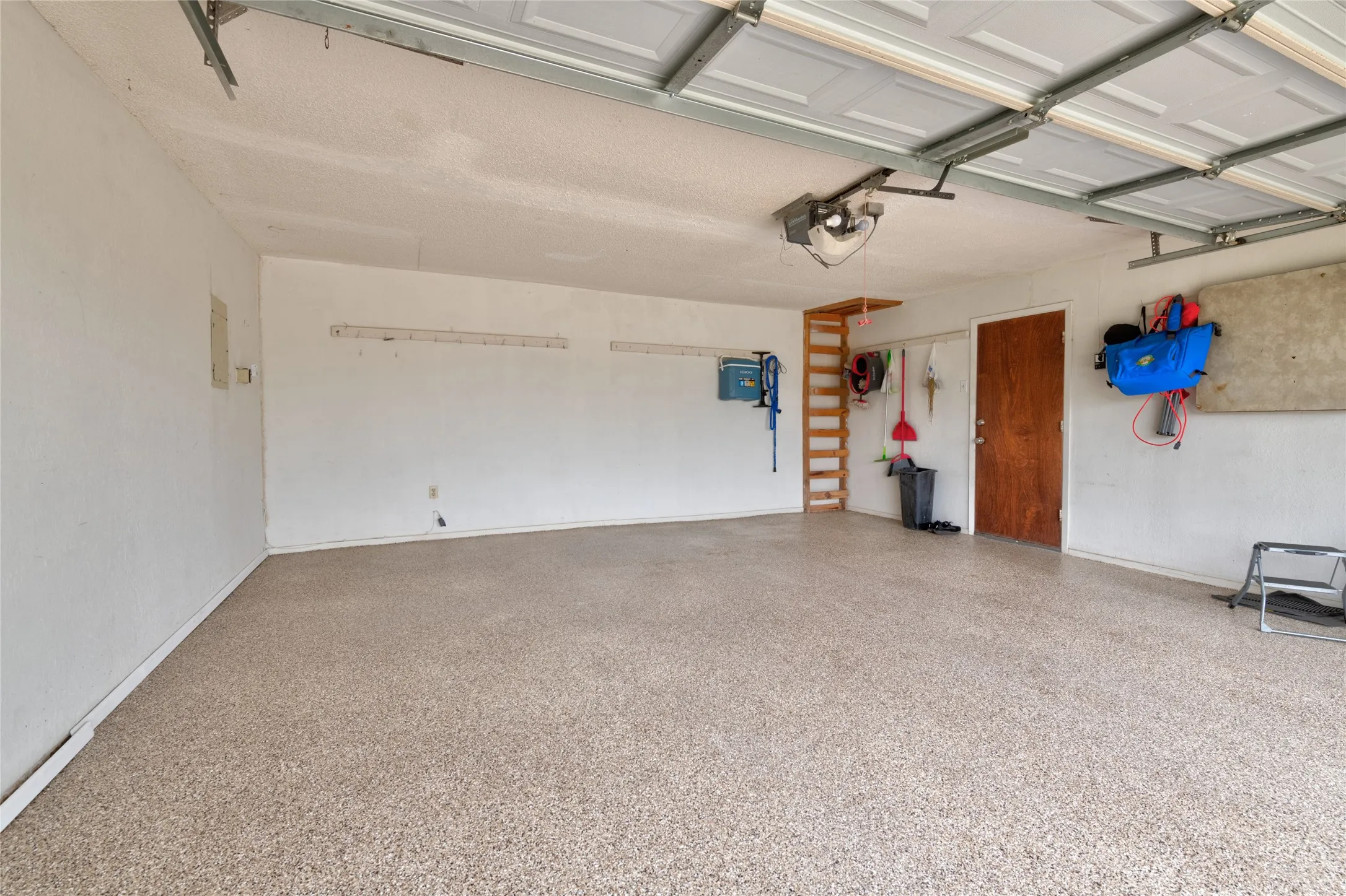 Single Family Residence For Sale in Taylor County , 1033 Wolfe Road A, Abilene, Texas 79602, 3 Bedroom, 2 Bathroom, 2 Garage spaces, 1,926 Sqft, built in 1983, mls#21285809, Real Estate Agent in Abilene, Homes For Sale in Taylor county, Homes For Sale in Abilene, Realtor in Abilene Texas, Real Estate Brokerage Independent Realty Texas, Luminita Cordes Realtor