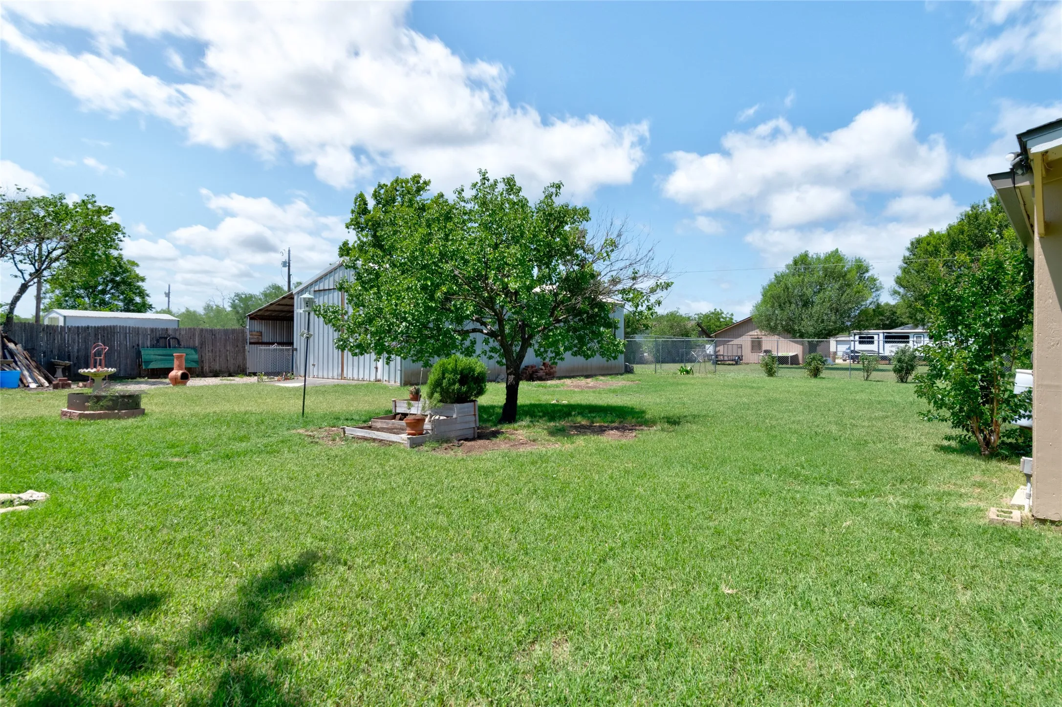 Single Family Residence For Sale in Taylor County , 1033 Wolfe Road A, Abilene, Texas 79602, 3 Bedroom, 2 Bathroom, 2 Garage spaces, 1,926 Sqft, built in 1983, mls#21285809, Real Estate Agent in Abilene, Homes For Sale in Taylor county, Homes For Sale in Abilene, Realtor in Abilene Texas, Real Estate Brokerage Independent Realty Texas, Luminita Cordes Realtor