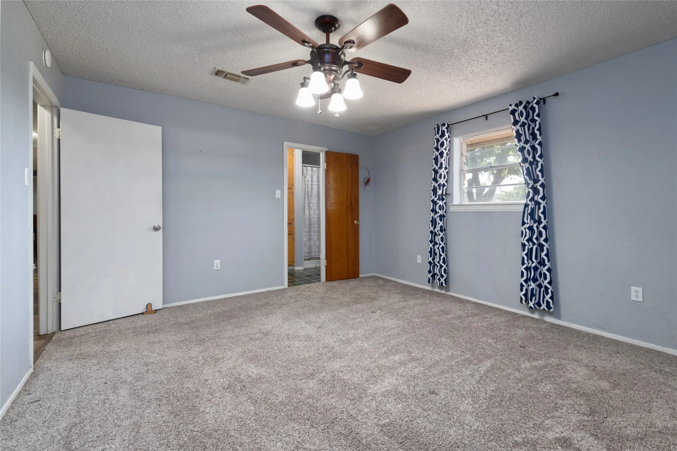 Single Family Residence For Sale in Taylor County , 1033 Wolfe Road A, Abilene, Texas 79602, 3 Bedroom, 2 Bathroom, 2 Garage spaces, 1,926 Sqft, built in 1983, mls#21285809, Real Estate Agent in Abilene, Homes For Sale in Taylor county, Homes For Sale in Abilene, Realtor in Abilene Texas, Real Estate Brokerage Independent Realty Texas, Luminita Cordes Realtor