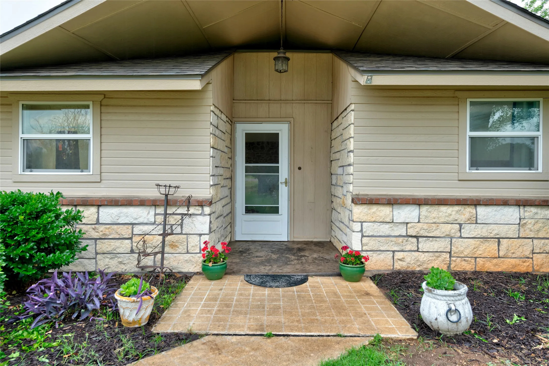 Single Family Residence For Sale in Taylor County , 1033 Wolfe Road A, Abilene, Texas 79602, 3 Bedroom, 2 Bathroom, 2 Garage spaces, 1,926 Sqft, built in 1983, mls#21285809, Real Estate Agent in Abilene, Homes For Sale in Taylor county, Homes For Sale in Abilene, Realtor in Abilene Texas, Real Estate Brokerage Independent Realty Texas, Luminita Cordes Realtor