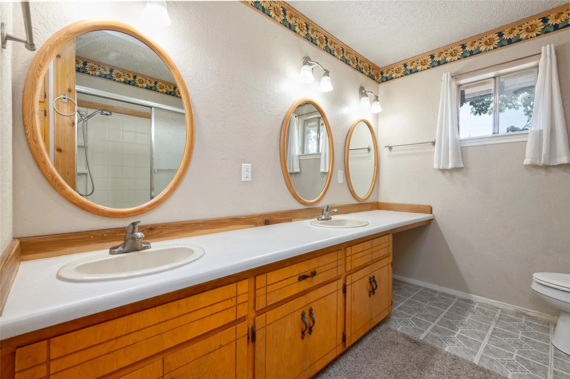 Single Family Residence For Sale in Taylor County , 1033 Wolfe Road A, Abilene, Texas 79602, 3 Bedroom, 2 Bathroom, 2 Garage spaces, 1,926 Sqft, built in 1983, mls#21285809, Real Estate Agent in Abilene, Homes For Sale in Taylor county, Homes For Sale in Abilene, Realtor in Abilene Texas, Real Estate Brokerage Independent Realty Texas, Luminita Cordes Realtor