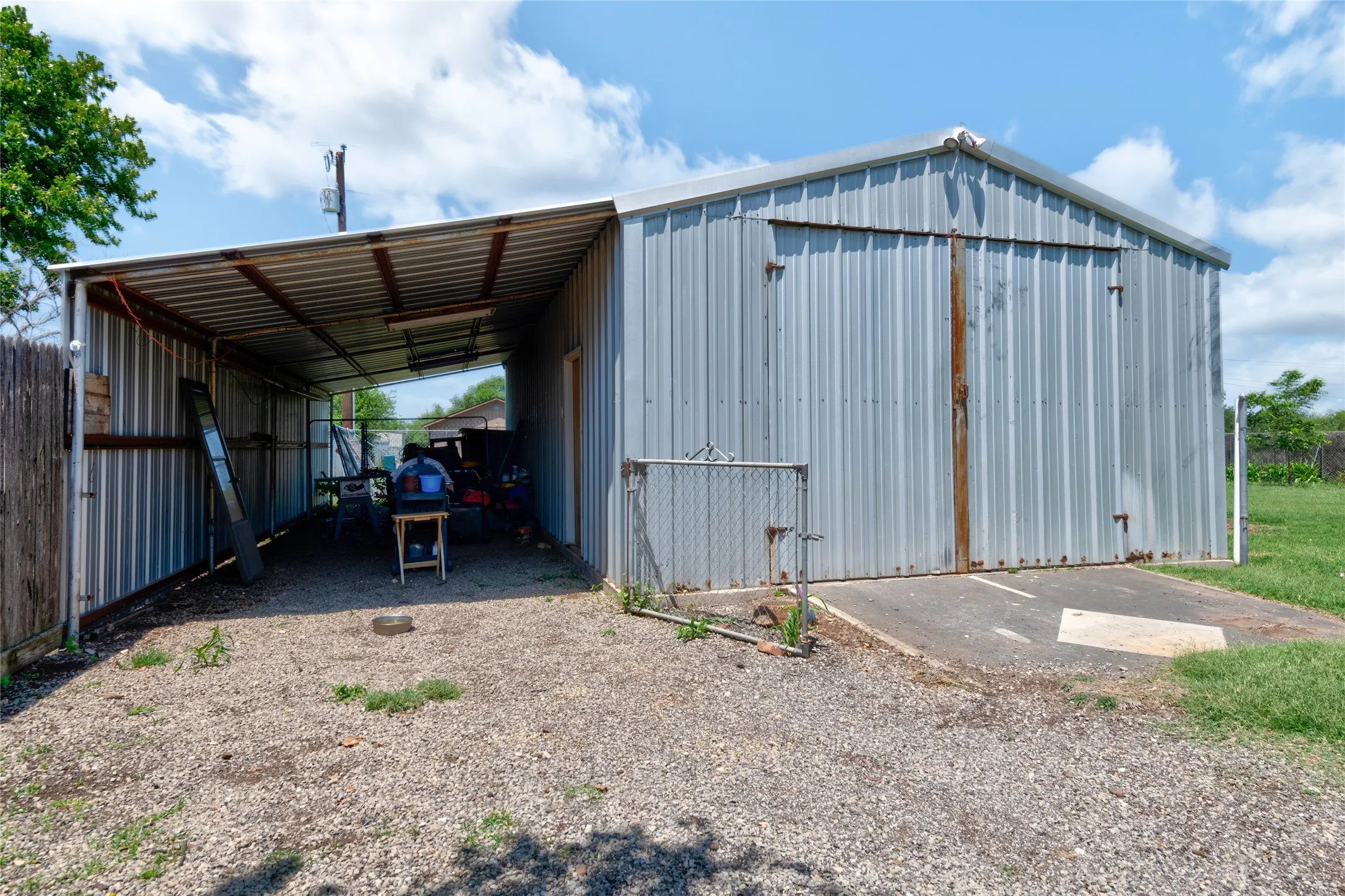 Single Family Residence For Sale in Taylor County , 1033 Wolfe Road A, Abilene, Texas 79602, 3 Bedroom, 2 Bathroom, 2 Garage spaces, 1,926 Sqft, built in 1983, mls#21285809, Real Estate Agent in Abilene, Homes For Sale in Taylor county, Homes For Sale in Abilene, Realtor in Abilene Texas, Real Estate Brokerage Independent Realty Texas, Luminita Cordes Realtor