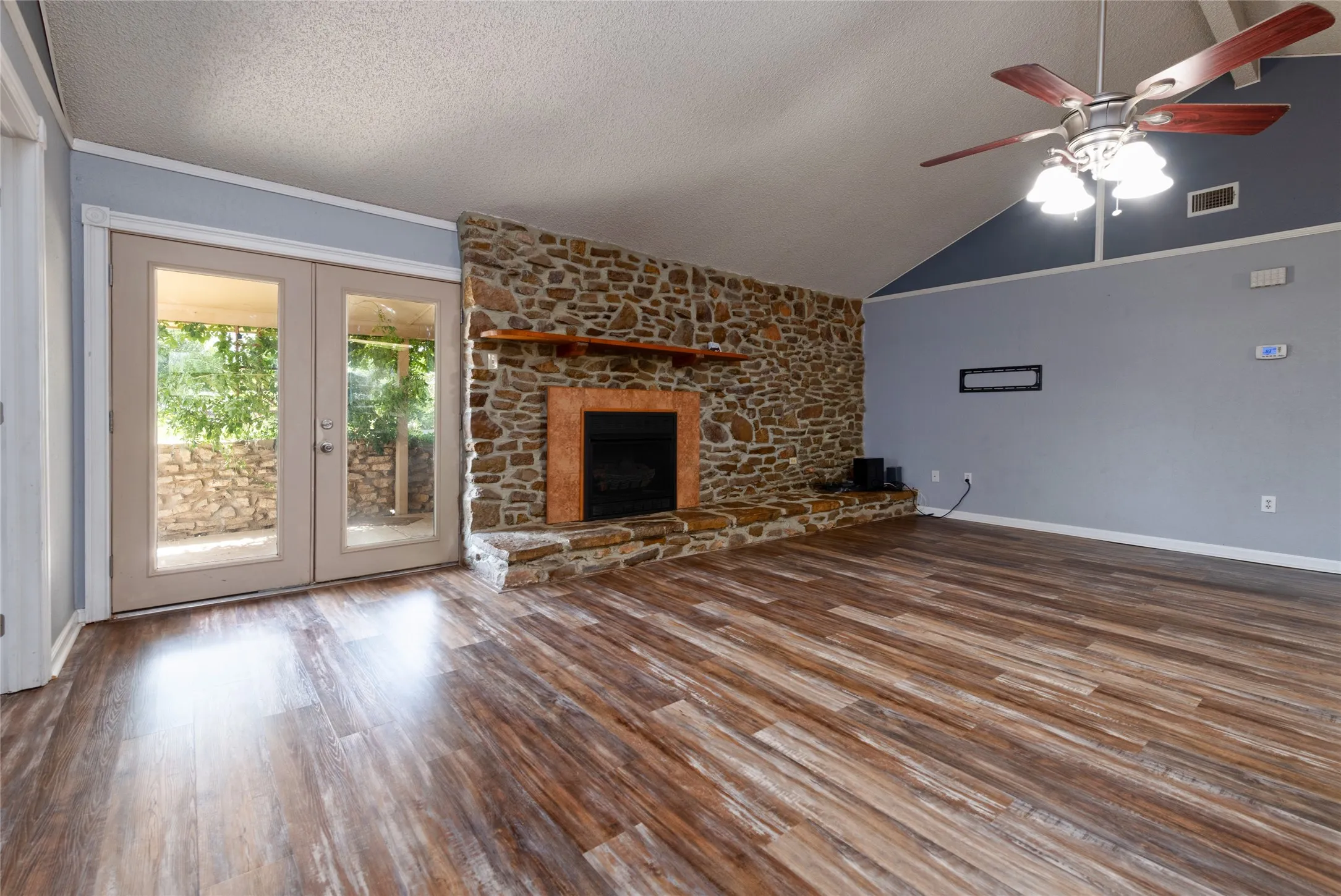 Single Family Residence For Sale in Taylor County , 1033 Wolfe Road A, Abilene, Texas 79602, 3 Bedroom, 2 Bathroom, 2 Garage spaces, 1,926 Sqft, built in 1983, mls#21285809, Real Estate Agent in Abilene, Homes For Sale in Taylor county, Homes For Sale in Abilene, Realtor in Abilene Texas, Real Estate Brokerage Independent Realty Texas, Luminita Cordes Realtor
