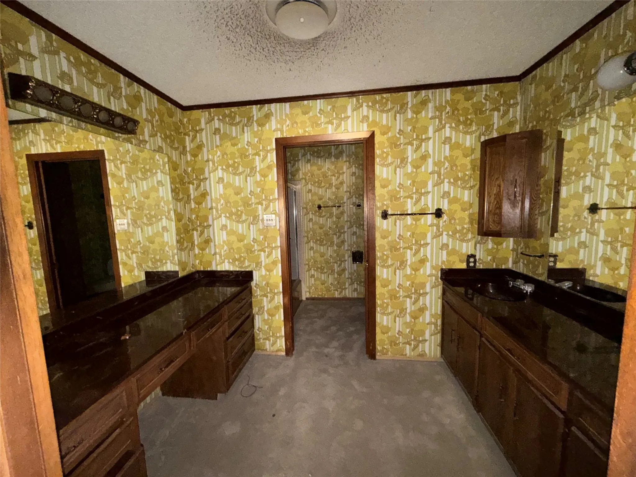 Single Family Residence For Sale in Falls County , 803 Val Verde Place, Marlin, Texas 76661, 3 Bedroom, 2 Bathroom, 2 Garage spaces, 2,371 Sqft, built in 1977, mls#21285820, Real Estate Agent in Marlin, Homes For Sale in Falls county, Homes For Sale in Marlin, Realtor in Marlin Texas, Real Estate Brokerage Independent Realty Texas, Luminita Cordes Realtor