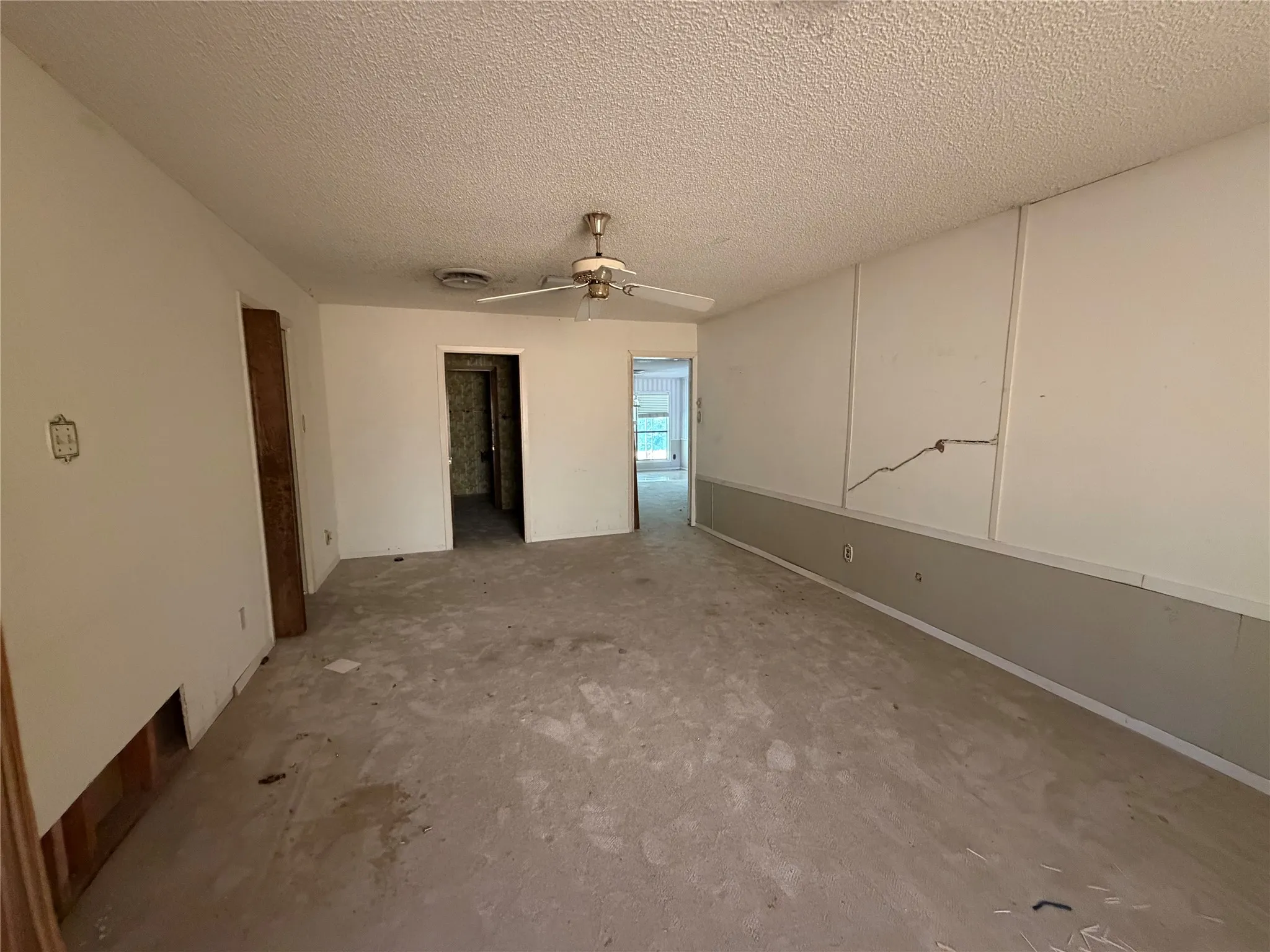 Single Family Residence For Sale in Falls County , 803 Val Verde Place, Marlin, Texas 76661, 3 Bedroom, 2 Bathroom, 2 Garage spaces, 2,371 Sqft, built in 1977, mls#21285820, Real Estate Agent in Marlin, Homes For Sale in Falls county, Homes For Sale in Marlin, Realtor in Marlin Texas, Real Estate Brokerage Independent Realty Texas, Luminita Cordes Realtor
