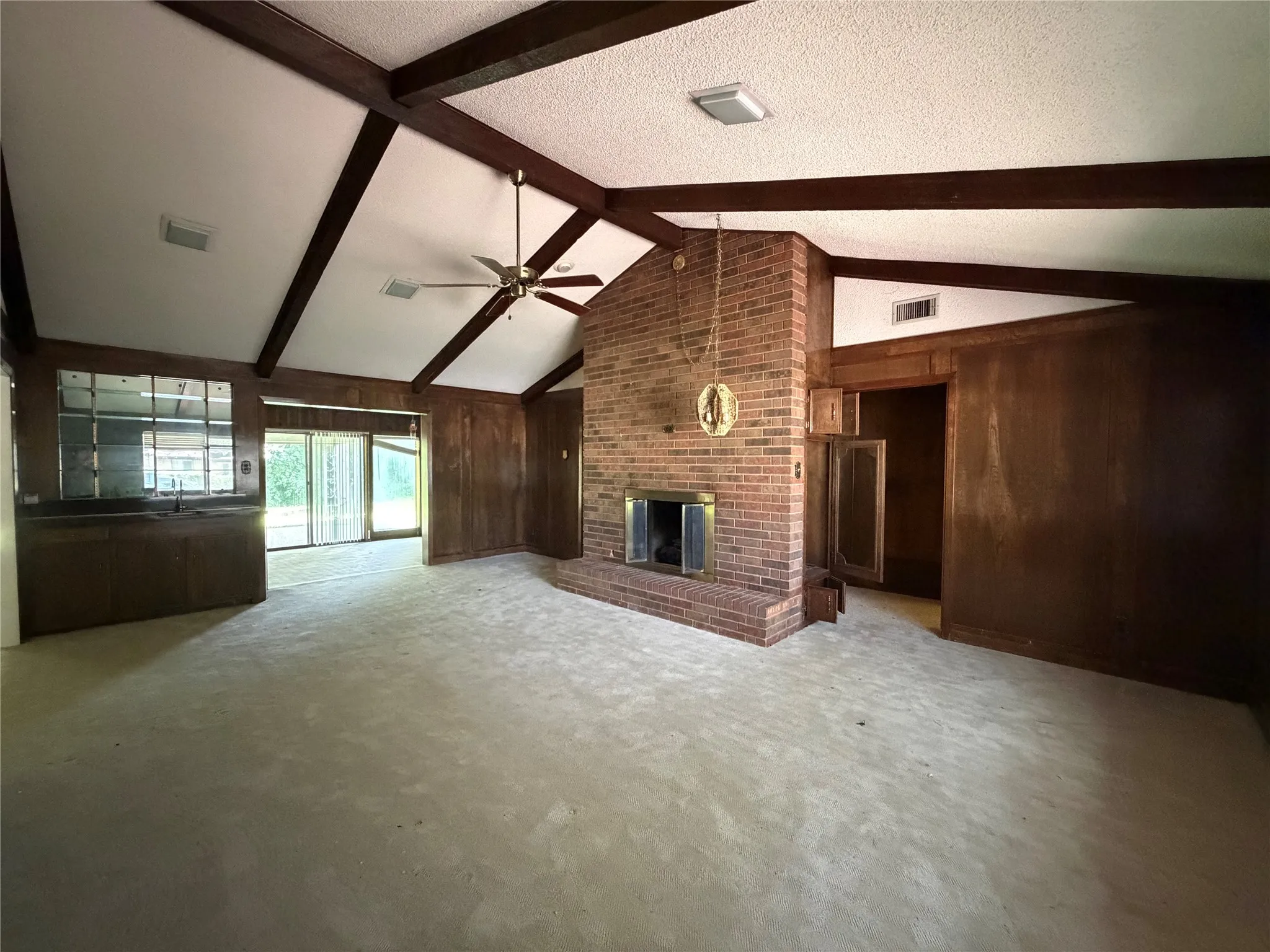 Single Family Residence For Sale in Falls County , 803 Val Verde Place, Marlin, Texas 76661, 3 Bedroom, 2 Bathroom, 2 Garage spaces, 2,371 Sqft, built in 1977, mls#21285820, Real Estate Agent in Marlin, Homes For Sale in Falls county, Homes For Sale in Marlin, Realtor in Marlin Texas, Real Estate Brokerage Independent Realty Texas, Luminita Cordes Realtor