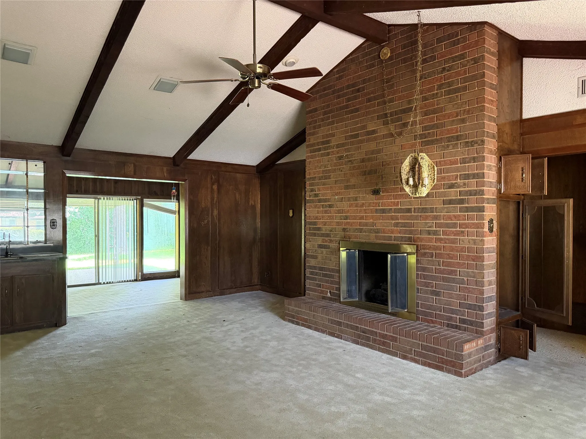 Single Family Residence For Sale in Falls County , 803 Val Verde Place, Marlin, Texas 76661, 3 Bedroom, 2 Bathroom, 2 Garage spaces, 2,371 Sqft, built in 1977, mls#21285820, Real Estate Agent in Marlin, Homes For Sale in Falls county, Homes For Sale in Marlin, Realtor in Marlin Texas, Real Estate Brokerage Independent Realty Texas, Luminita Cordes Realtor