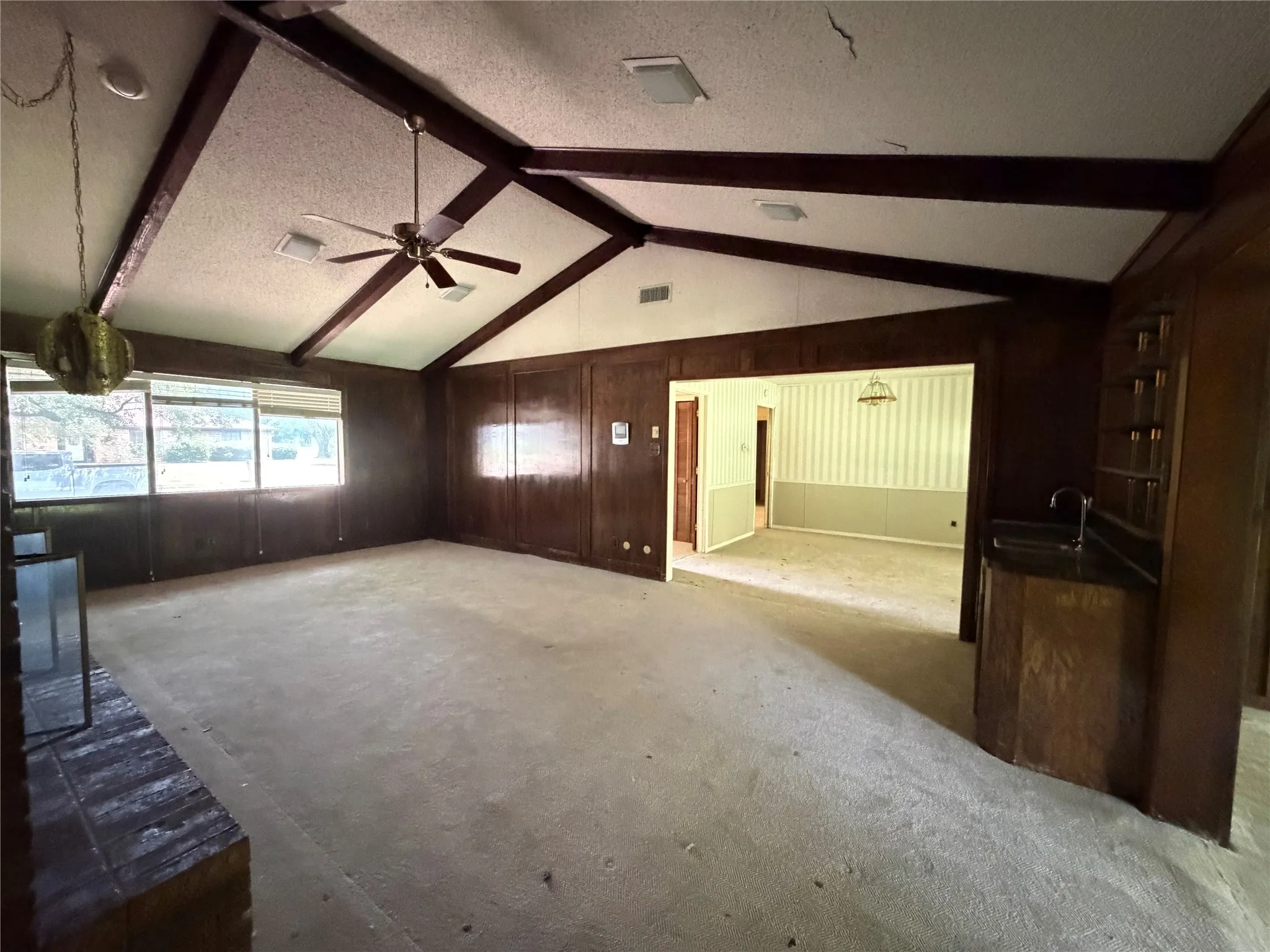 Single Family Residence For Sale in Falls County , 803 Val Verde Place, Marlin, Texas 76661, 3 Bedroom, 2 Bathroom, 2 Garage spaces, 2,371 Sqft, built in 1977, mls#21285820, Real Estate Agent in Marlin, Homes For Sale in Falls county, Homes For Sale in Marlin, Realtor in Marlin Texas, Real Estate Brokerage Independent Realty Texas, Luminita Cordes Realtor
