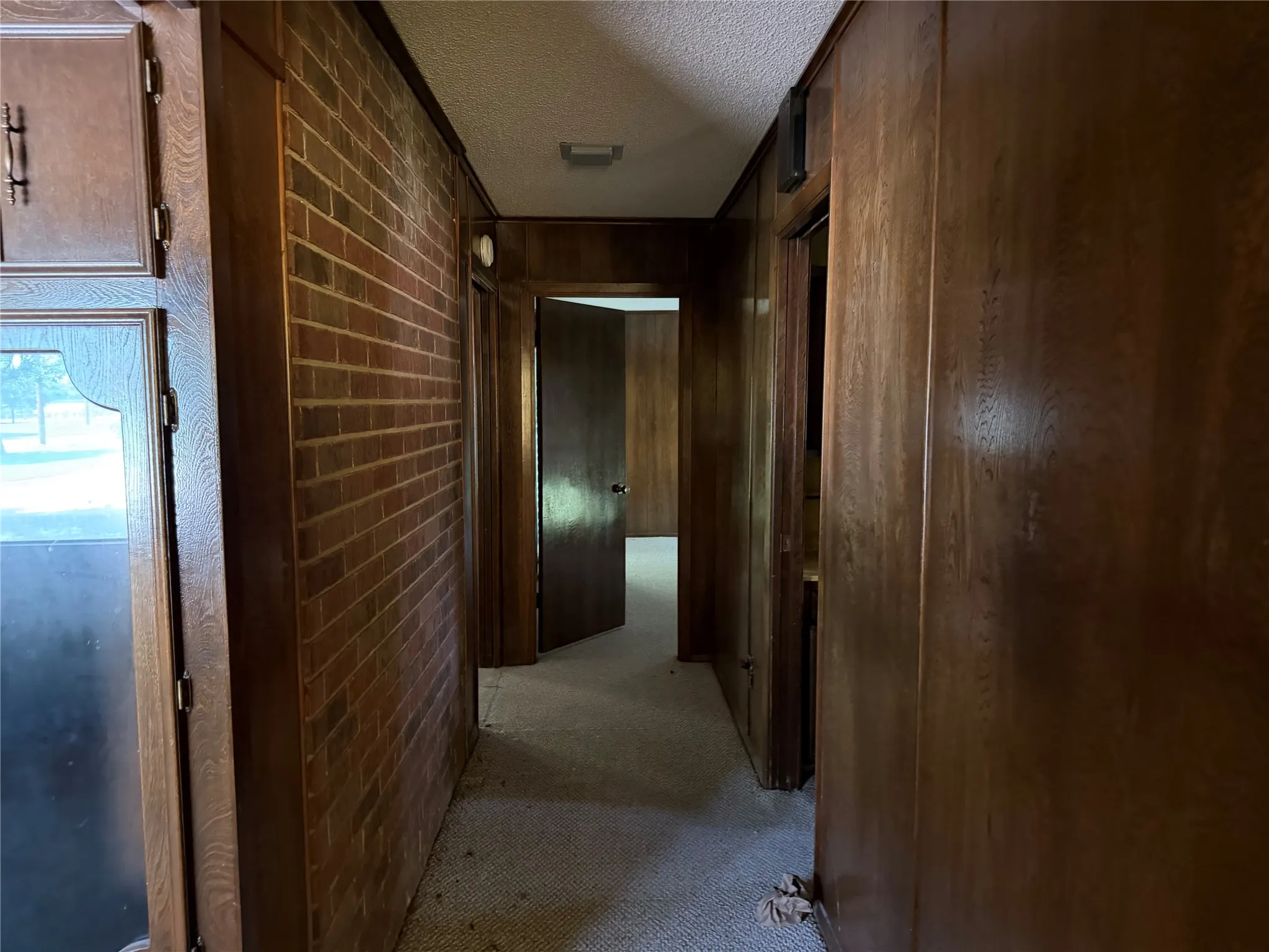 Single Family Residence For Sale in Falls County , 803 Val Verde Place, Marlin, Texas 76661, 3 Bedroom, 2 Bathroom, 2 Garage spaces, 2,371 Sqft, built in 1977, mls#21285820, Real Estate Agent in Marlin, Homes For Sale in Falls county, Homes For Sale in Marlin, Realtor in Marlin Texas, Real Estate Brokerage Independent Realty Texas, Luminita Cordes Realtor