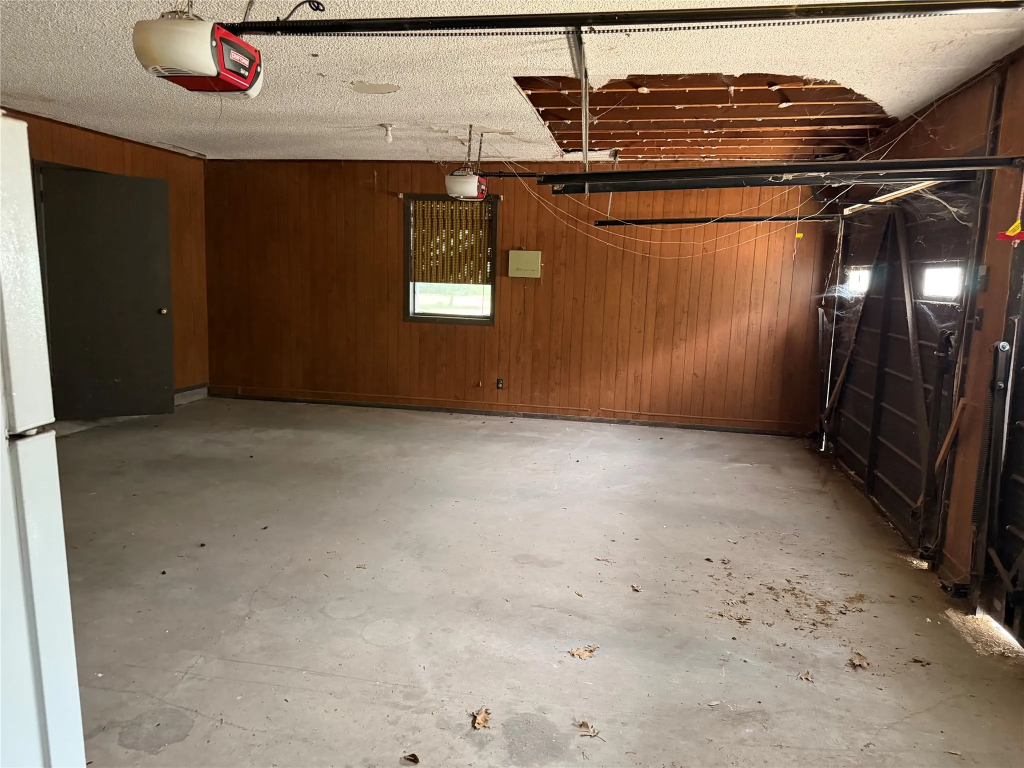 Single Family Residence For Sale in Falls County , 803 Val Verde Place, Marlin, Texas 76661, 3 Bedroom, 2 Bathroom, 2 Garage spaces, 2,371 Sqft, built in 1977, mls#21285820, Real Estate Agent in Marlin, Homes For Sale in Falls county, Homes For Sale in Marlin, Realtor in Marlin Texas, Real Estate Brokerage Independent Realty Texas, Luminita Cordes Realtor