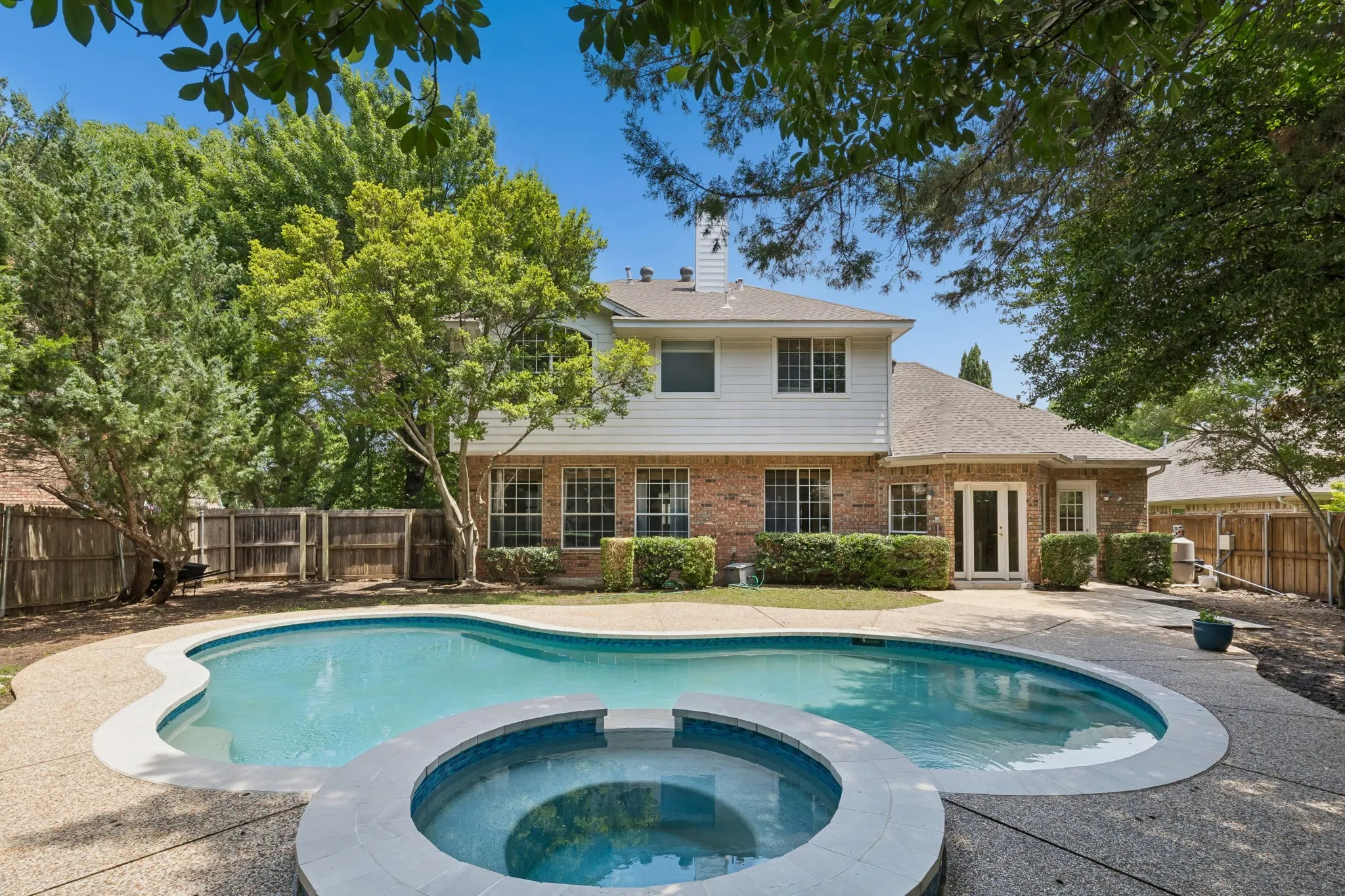 Single Family Residence For Sale in Collin County , 2902 Stonepointe, Mc Kinney, Texas 75072, 4 Bedroom, 3 Bathroom, 2 Garage spaces, 3,086 Sqft, built in 1988, mls#21286106, Real Estate Agent in Mc Kinney, Homes For Sale in Collin county, Homes For Sale in Mc Kinney, Realtor in Mc Kinney Texas, Real Estate Brokerage Independent Realty Texas, Luminita Cordes Realtor