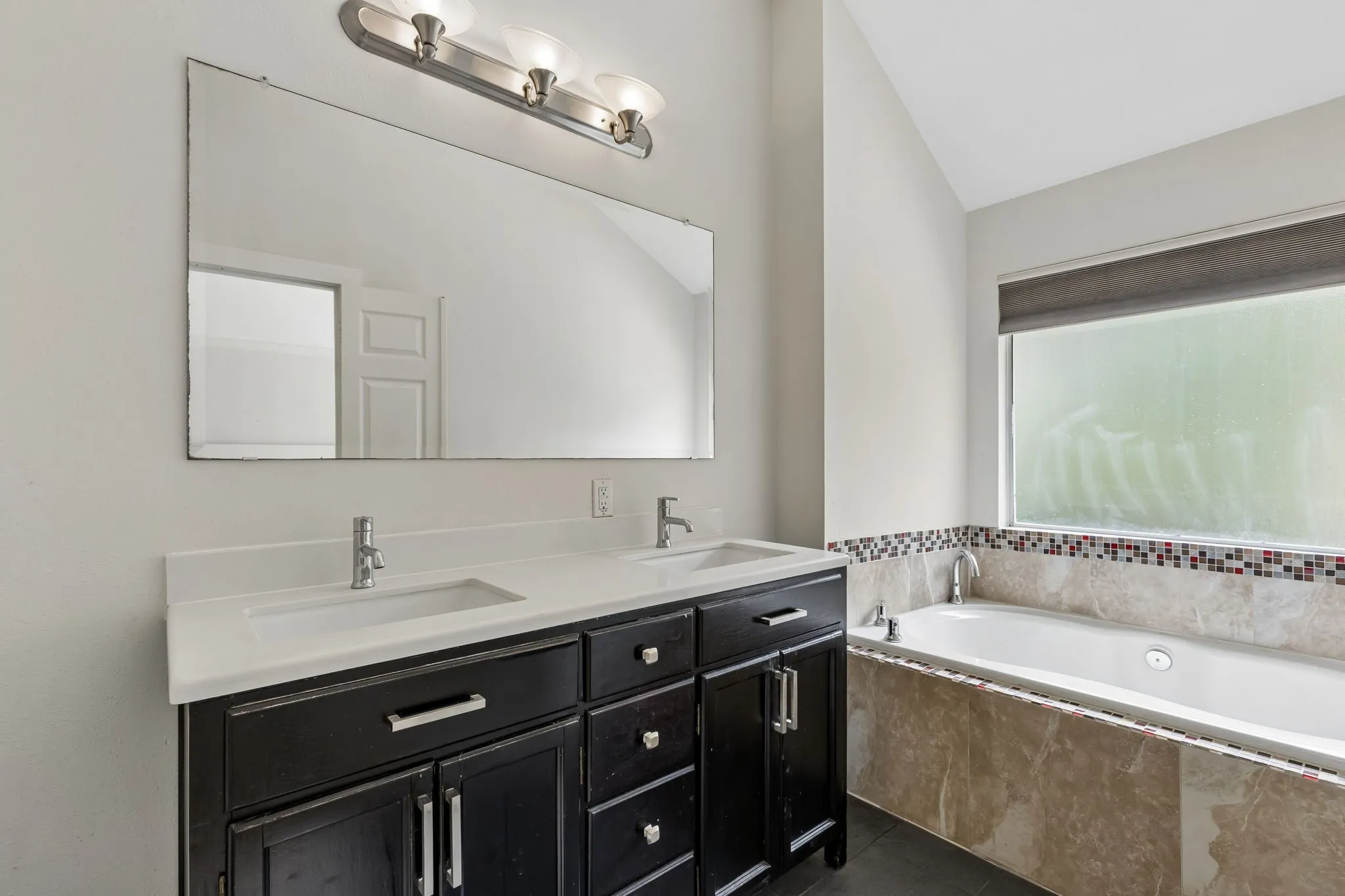 Single Family Residence For Sale in Collin County , 2902 Stonepointe, Mc Kinney, Texas 75072, 4 Bedroom, 3 Bathroom, 2 Garage spaces, 3,086 Sqft, built in 1988, mls#21286106, Real Estate Agent in Mc Kinney, Homes For Sale in Collin county, Homes For Sale in Mc Kinney, Realtor in Mc Kinney Texas, Real Estate Brokerage Independent Realty Texas, Luminita Cordes Realtor